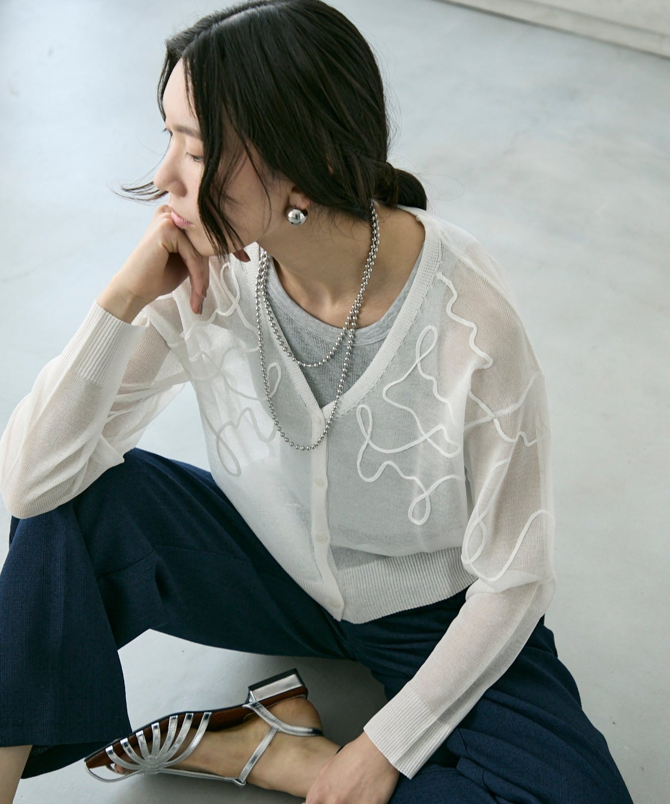 天竺編み刺繍入りVネックカーディガン