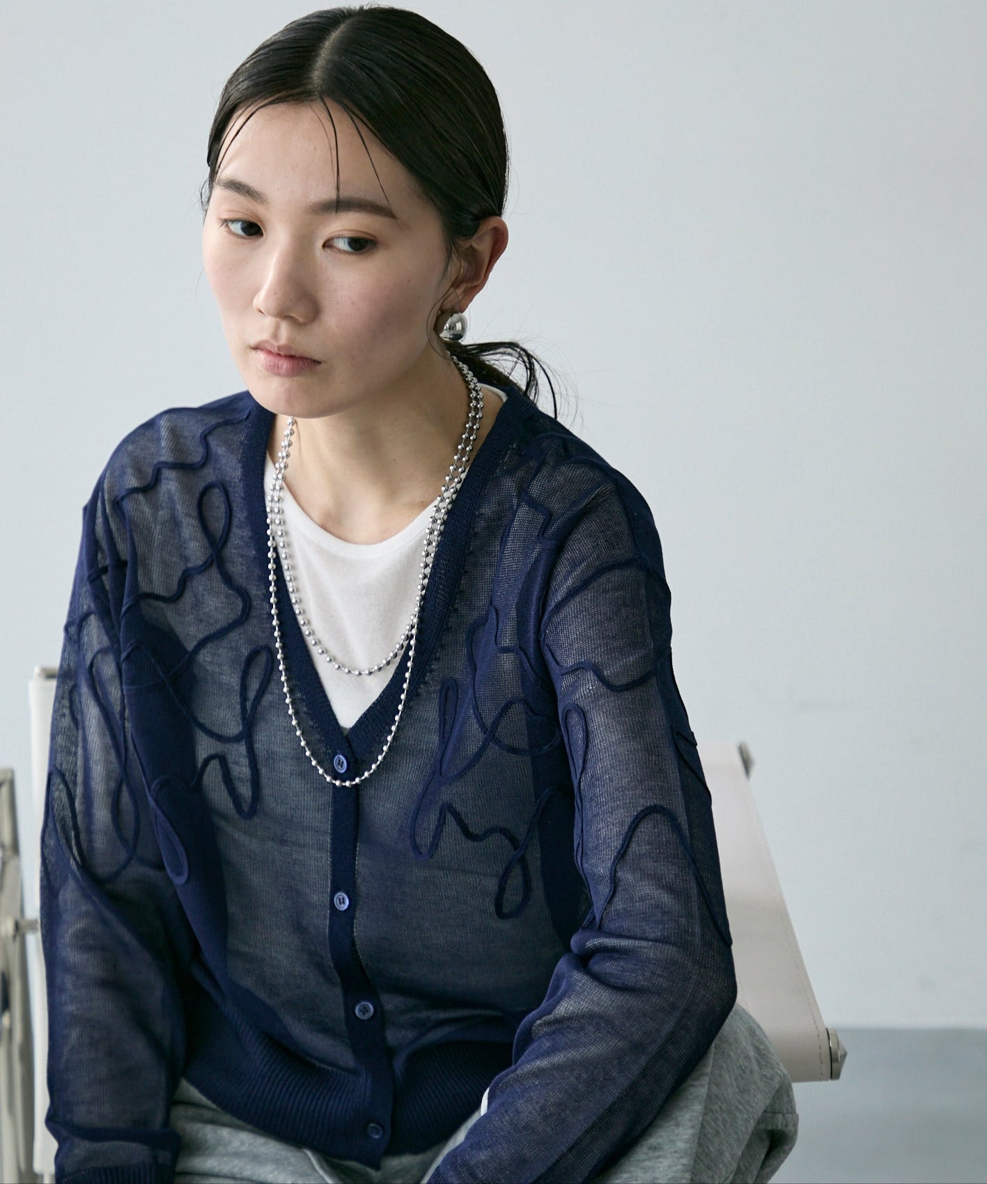 天竺編み刺繍入りVネックカーディガン