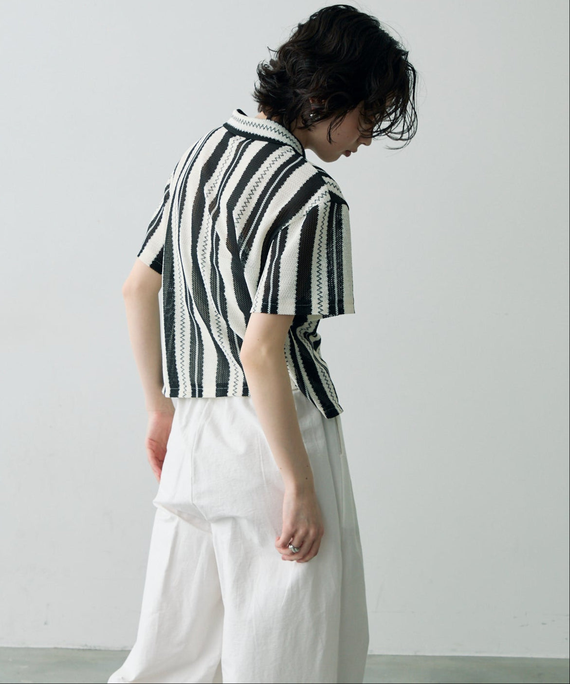 透かし編み開襟シャツ