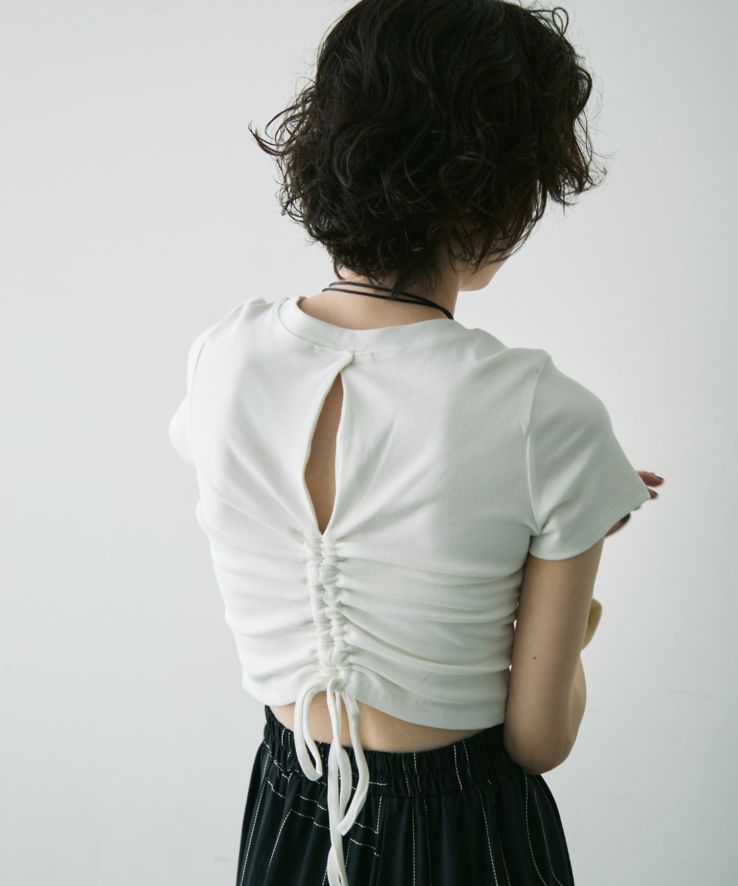 バックスリット開きドロストリブTシャツ