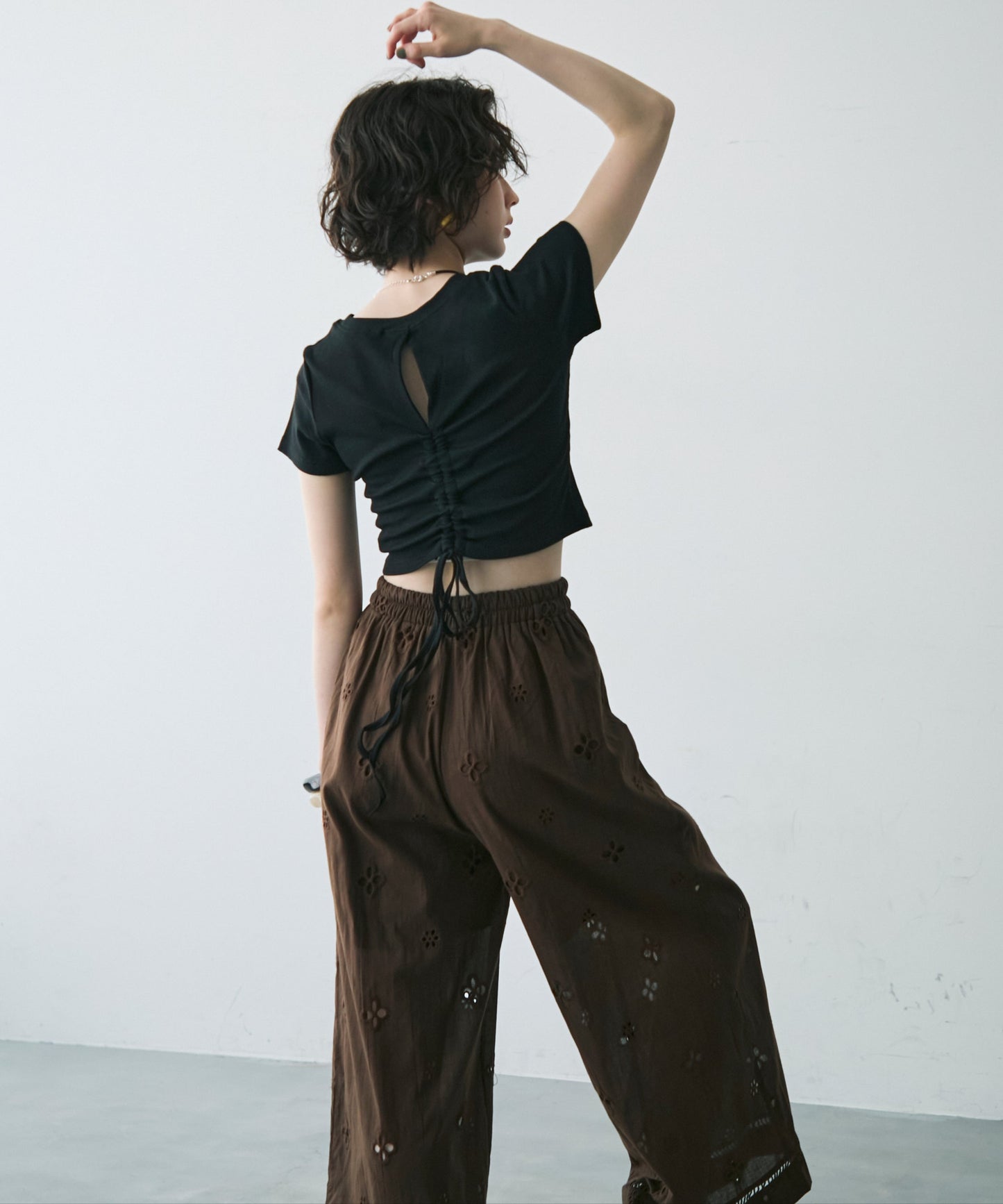 バックスリット開きドロストリブTシャツ