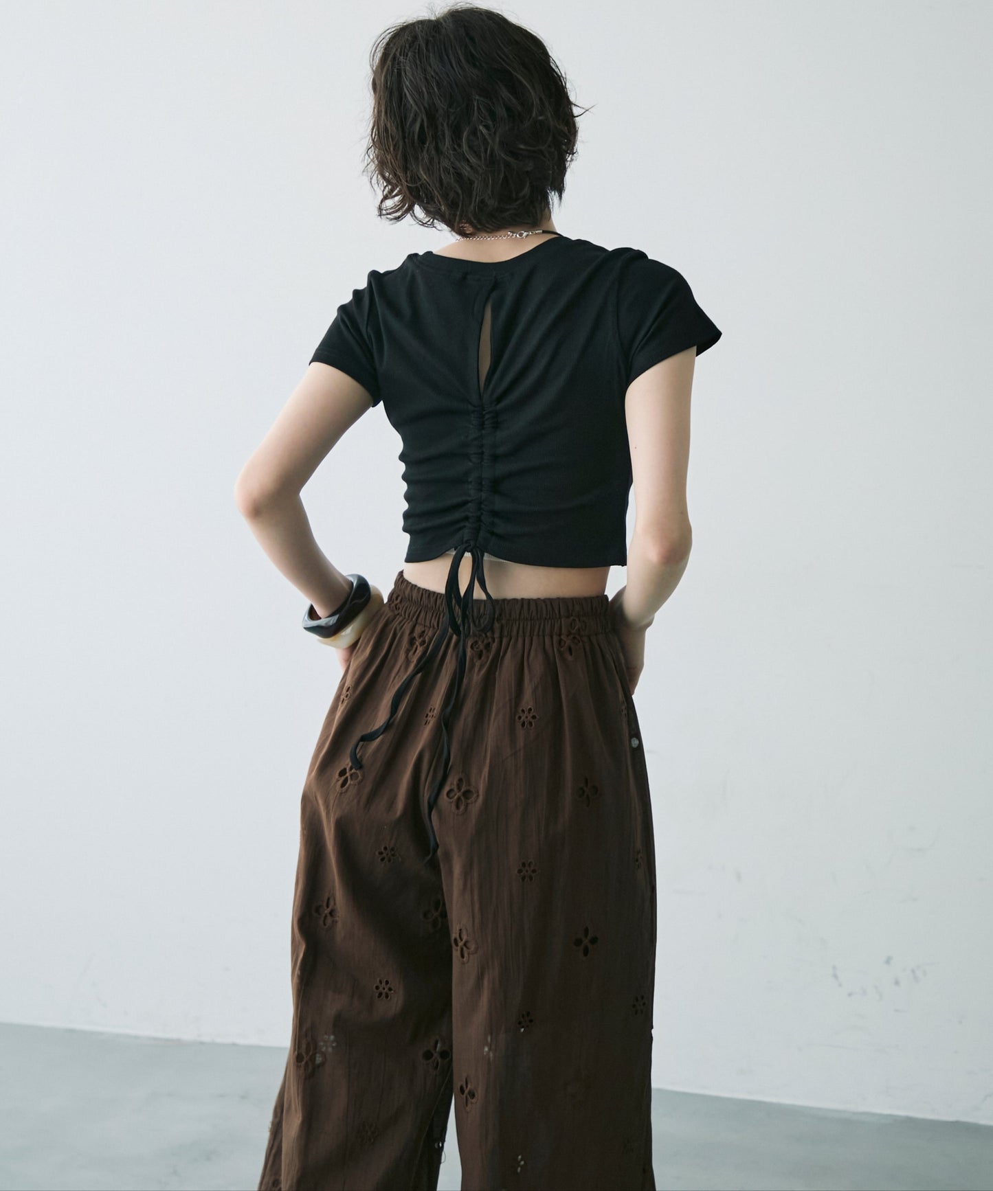 バックスリット開きドロストリブTシャツ