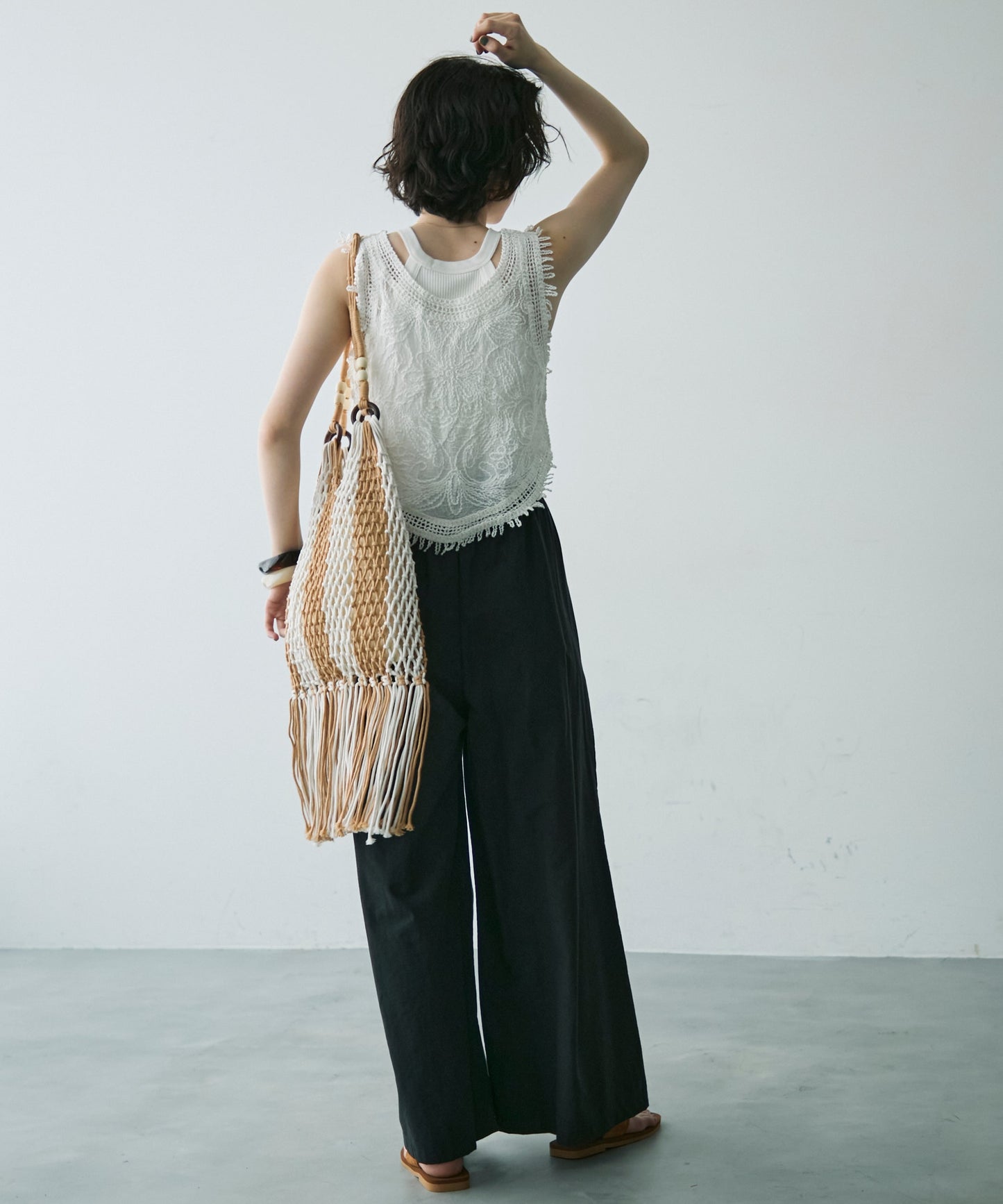 フリンジ刺繍ノースリブラウス