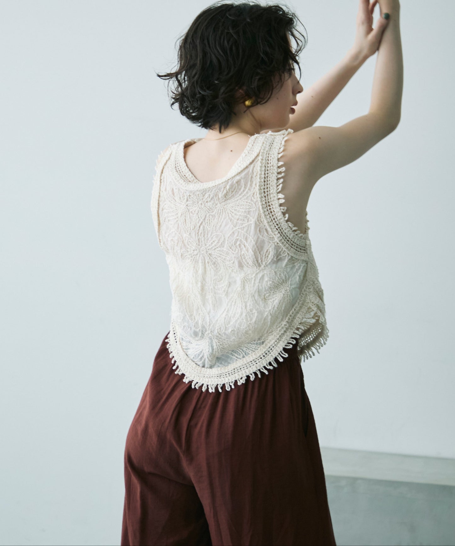 フリンジ刺繍ノースリブラウス