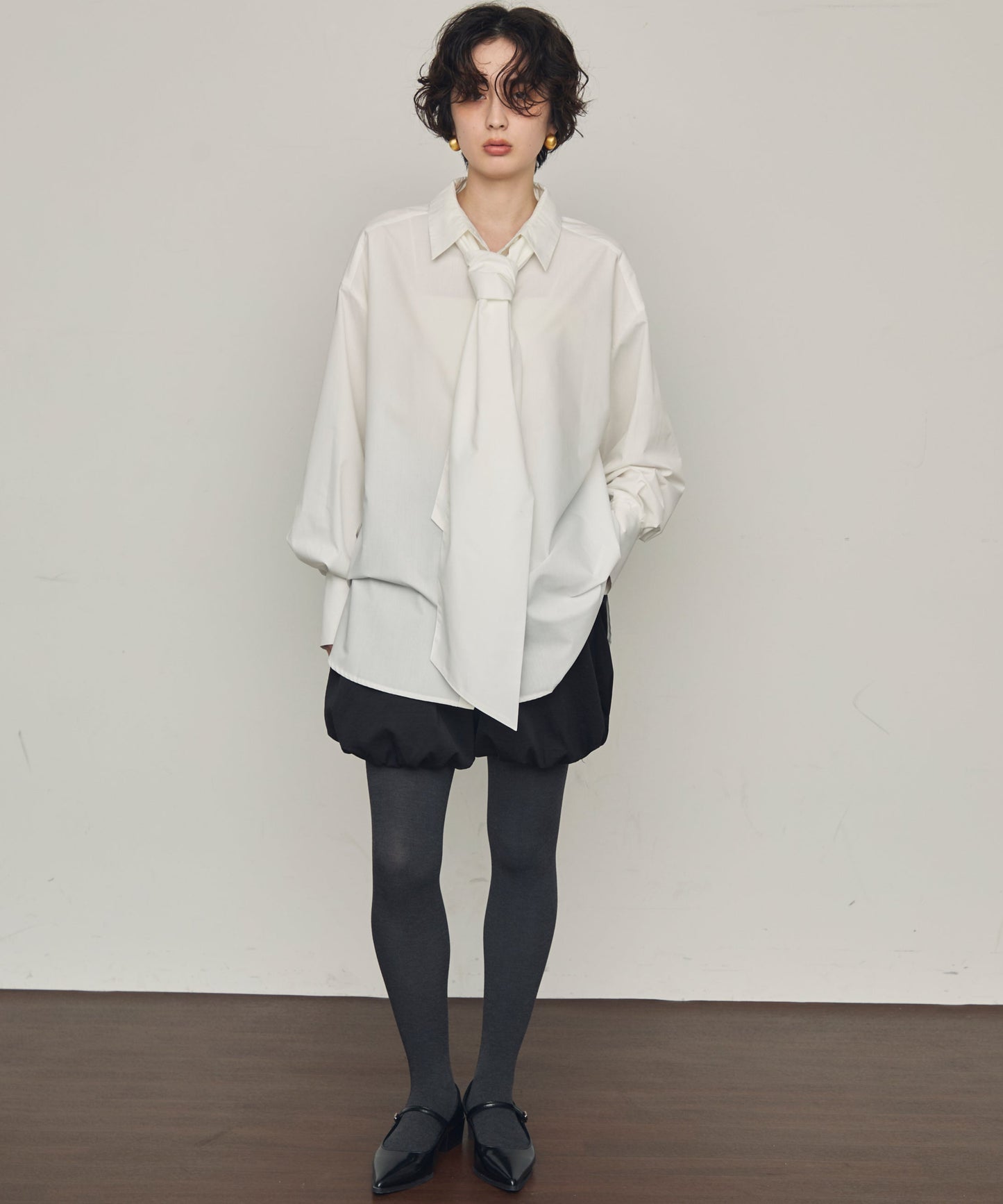 ボウタイ付きロングスリーブシャツ