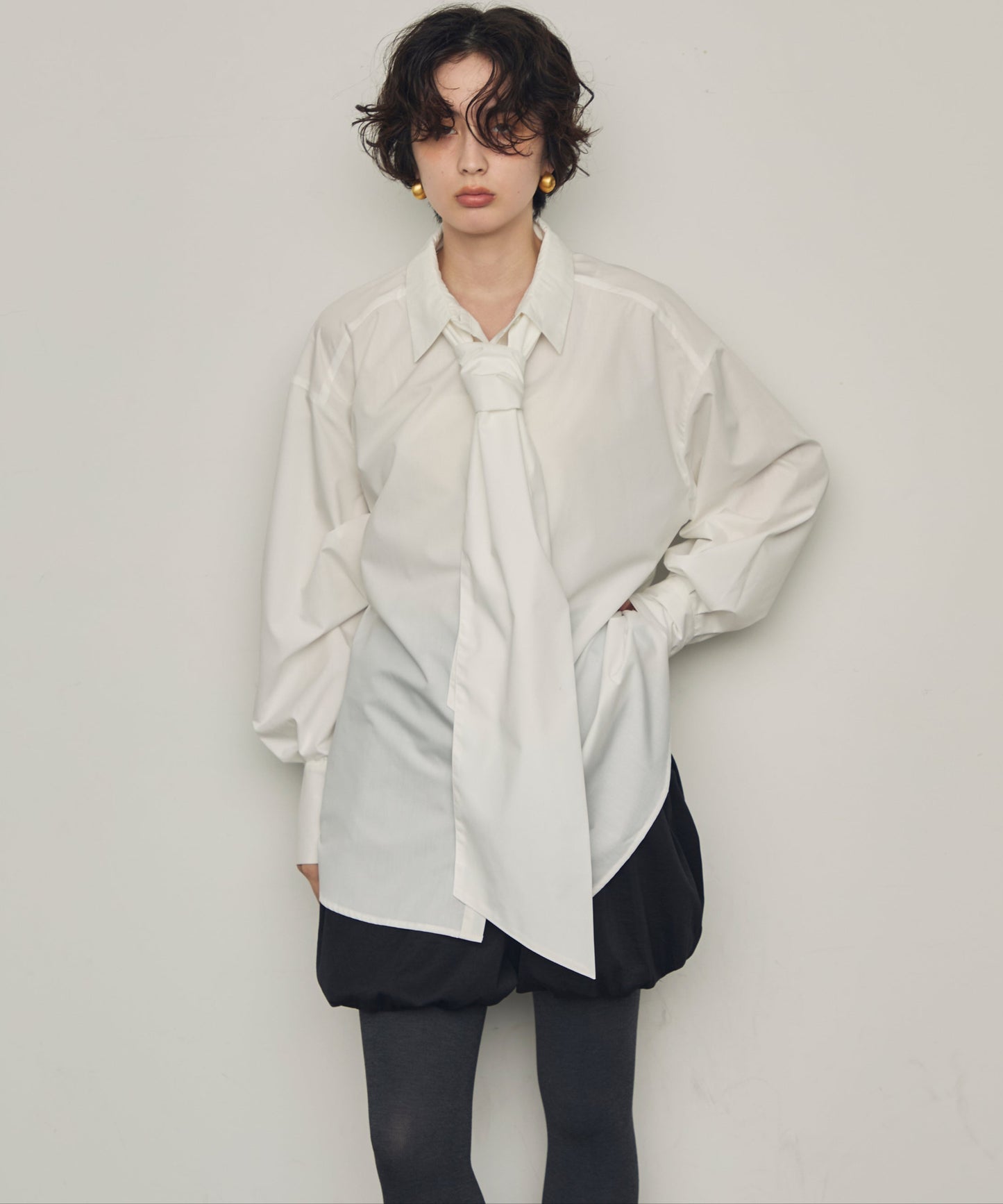 ボウタイ付きロングスリーブシャツ