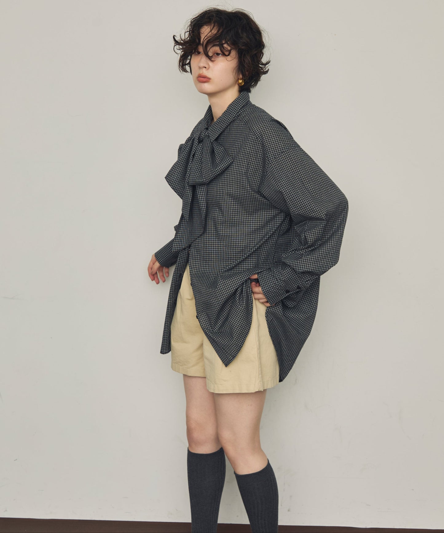 ボウタイ付きロングスリーブシャツ