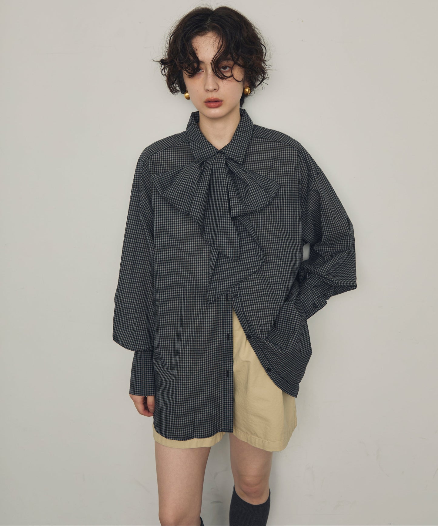 ボウタイ付きロングスリーブシャツ