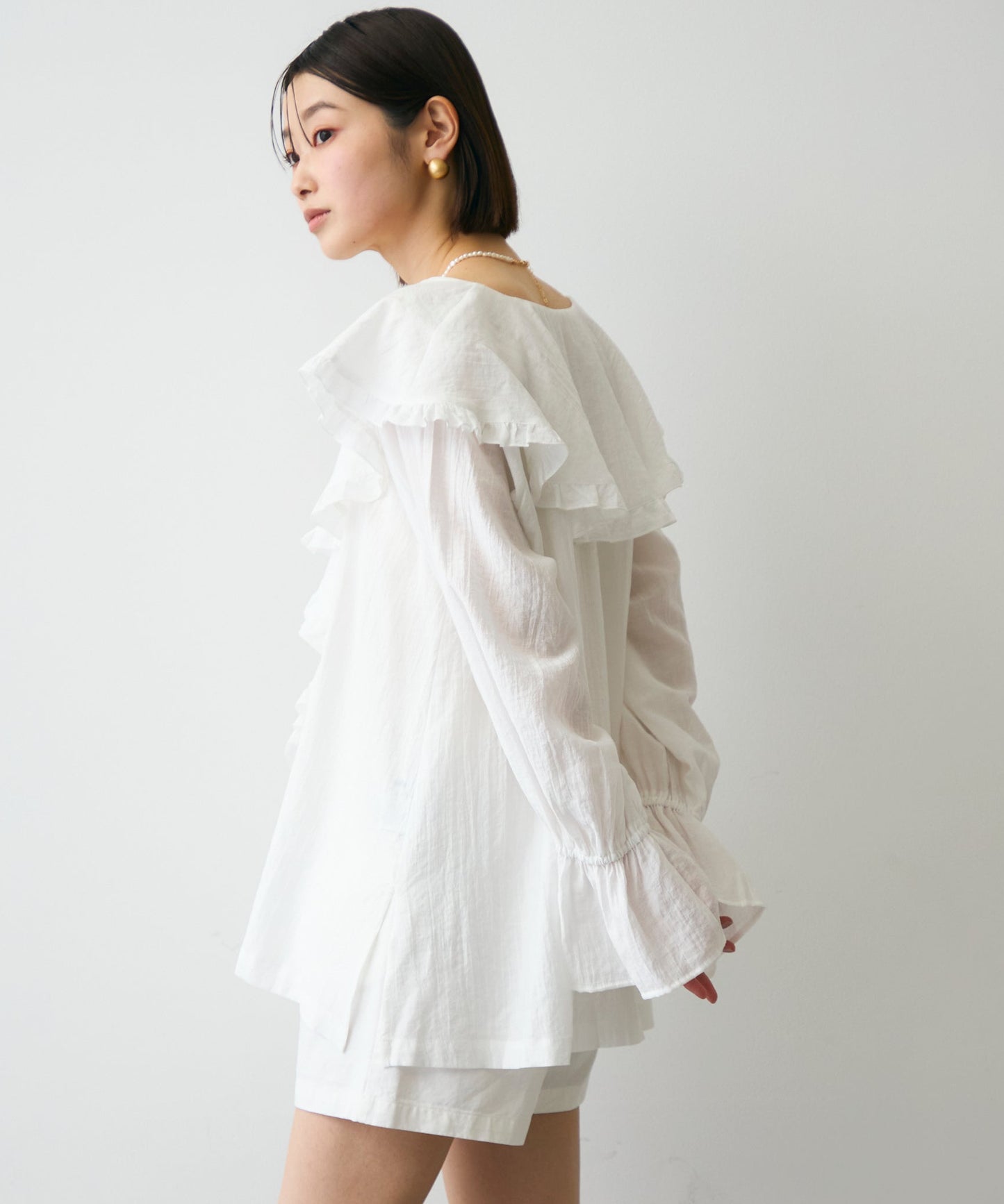 ラッフルカラーフリルブラウス