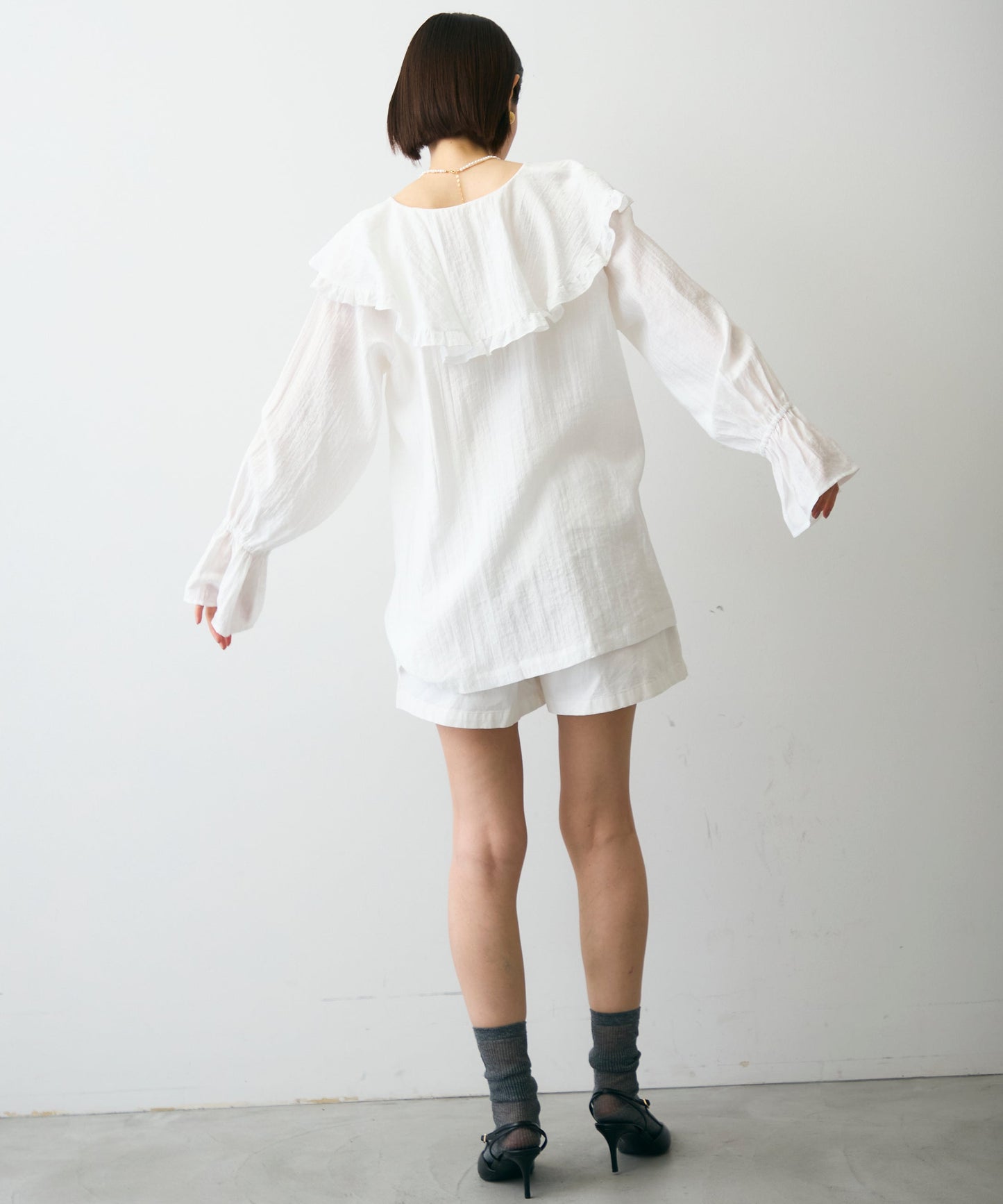 ラッフルカラーフリルブラウス