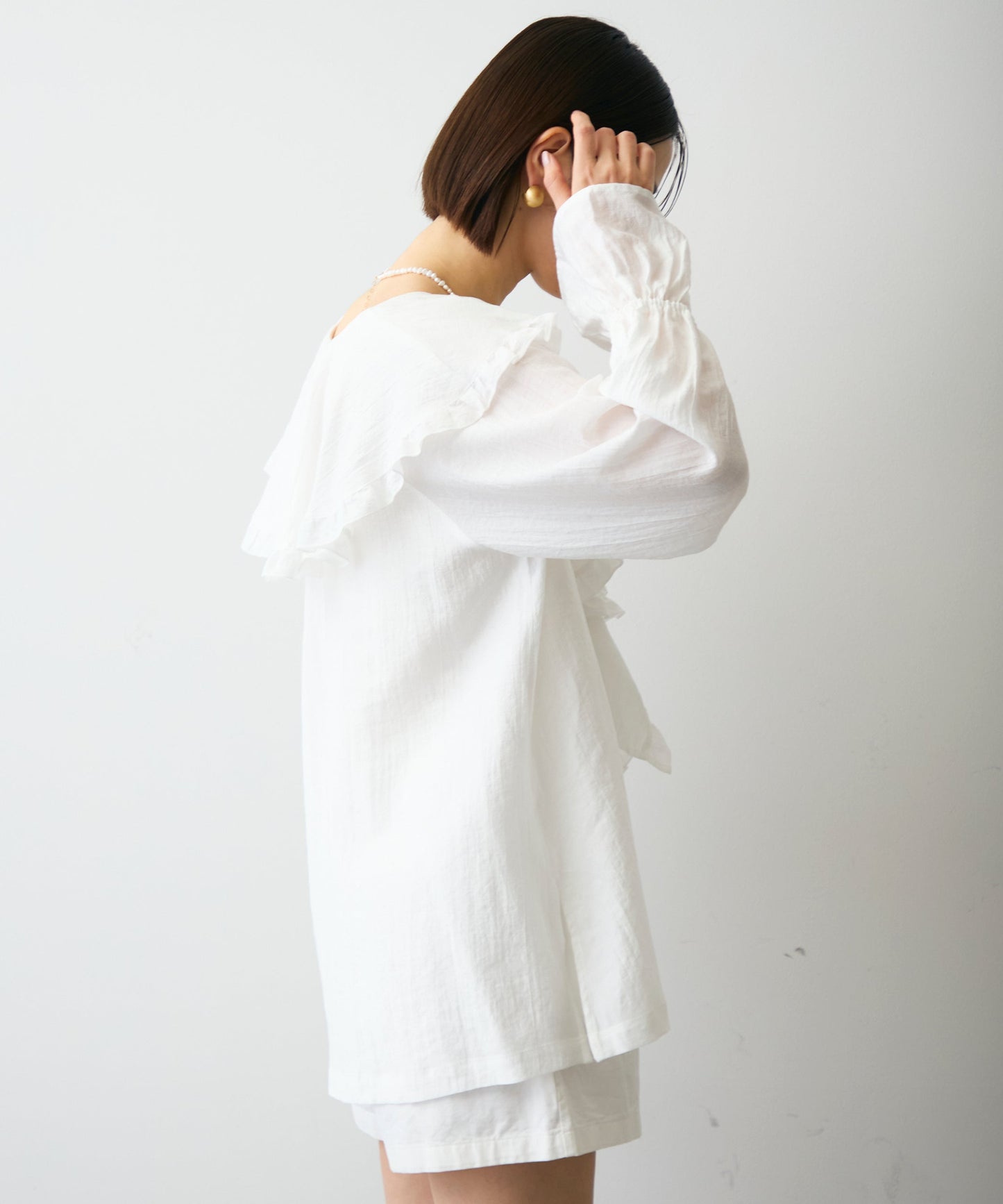 ラッフルカラーフリルブラウス