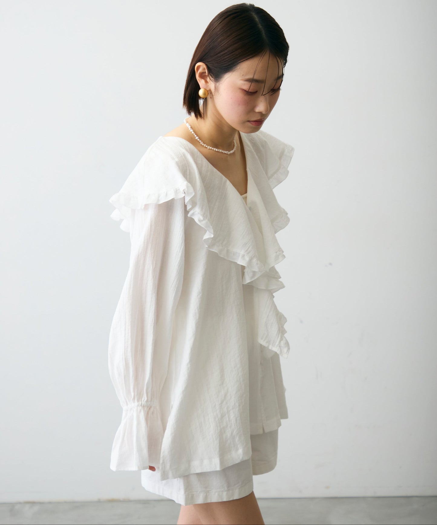 ラッフルカラーフリルブラウス