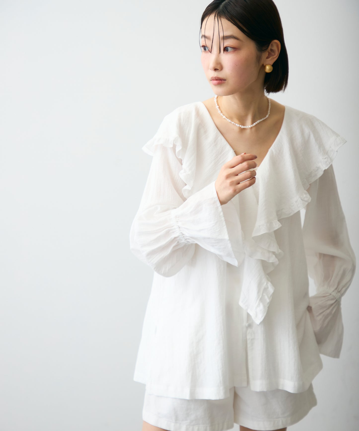 ラッフルカラーフリルブラウス