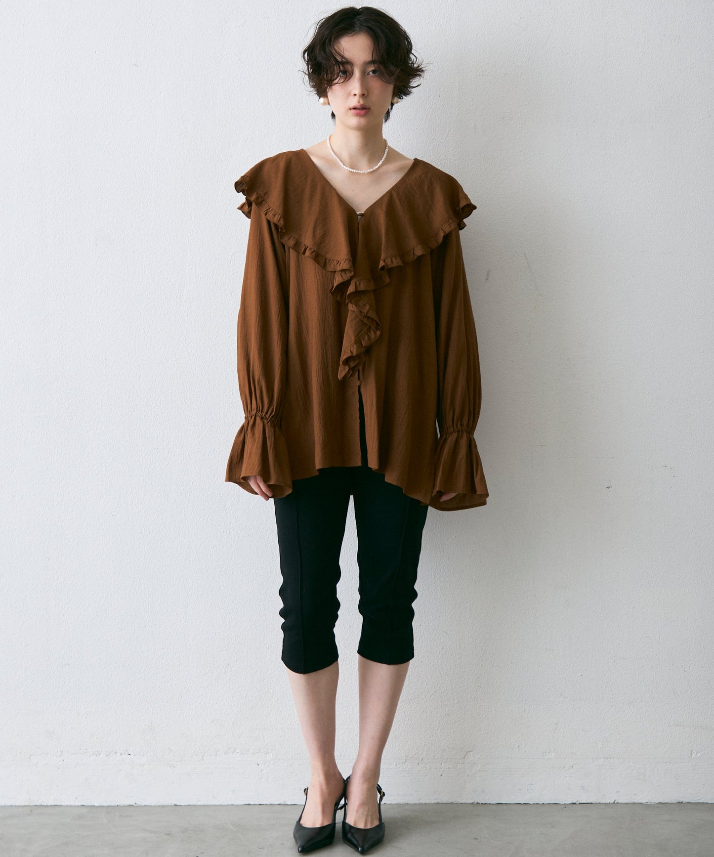 ラッフルカラーフリルブラウス