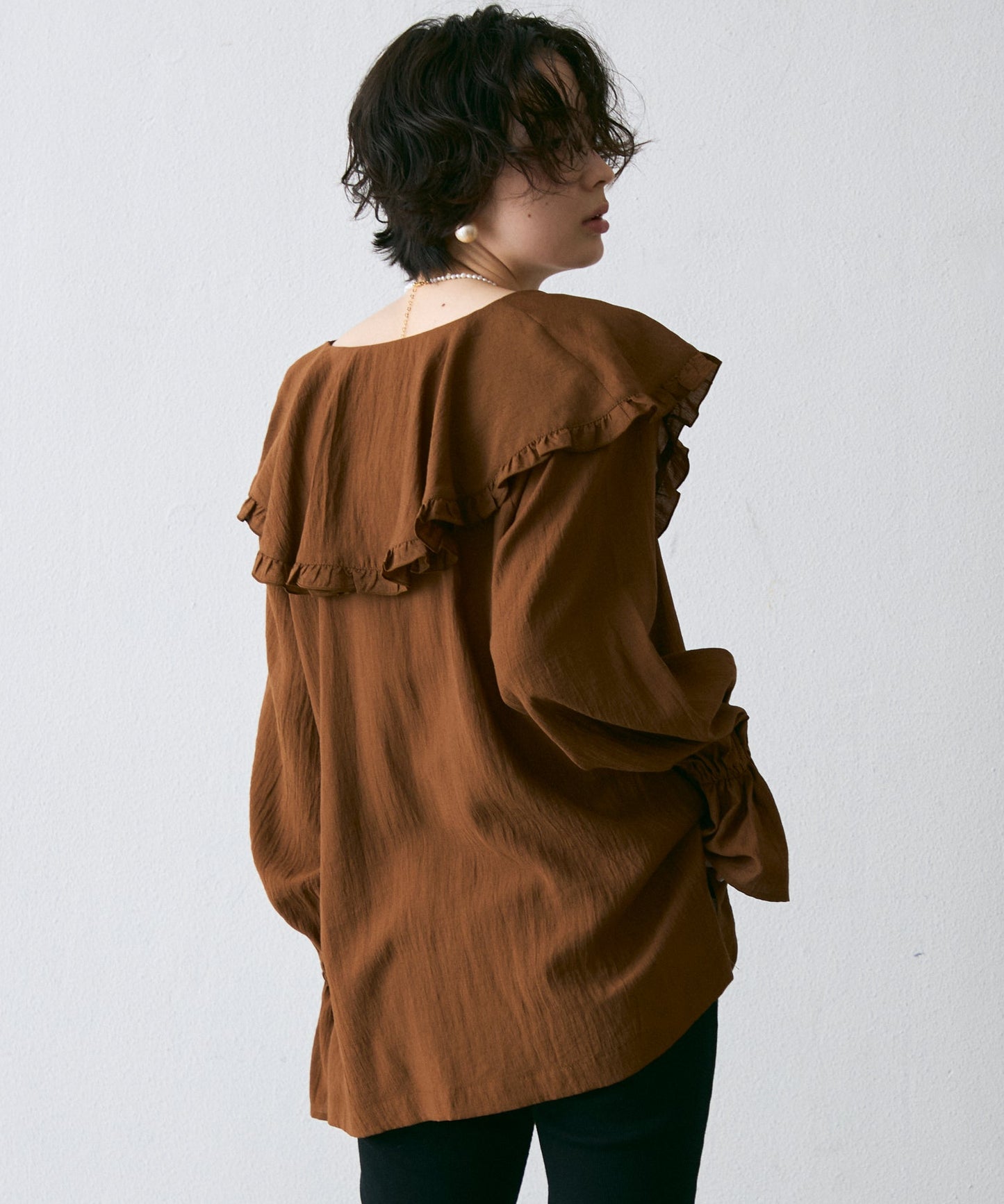 ラッフルカラーフリルブラウス