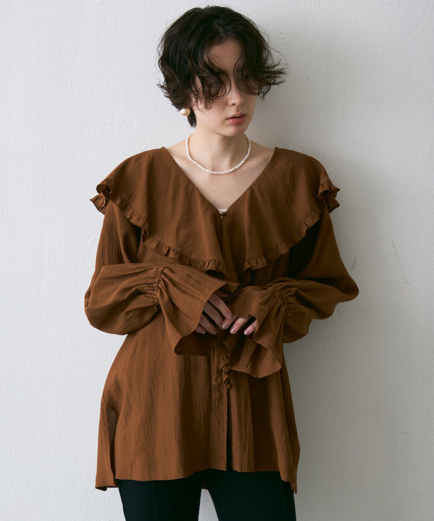ラッフルカラーフリルブラウス