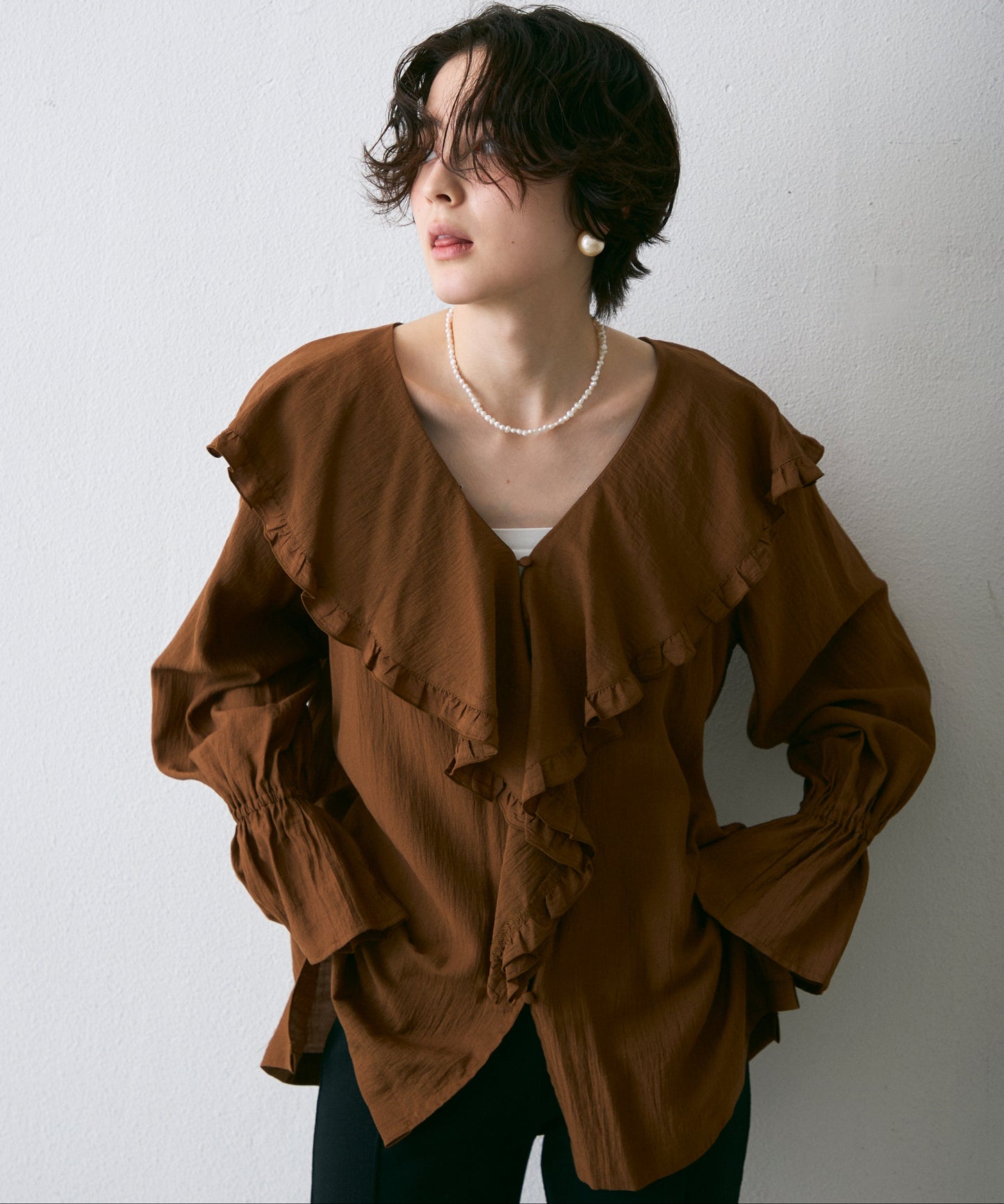 ラッフルカラーフリルブラウス