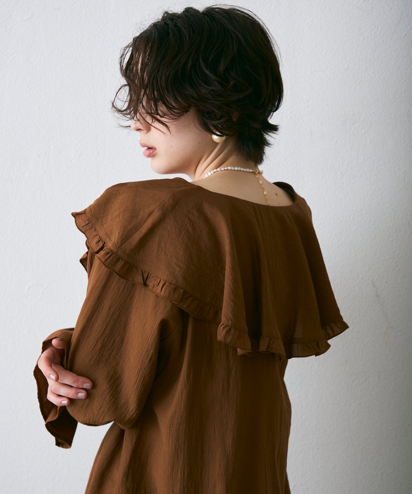 ラッフルカラーフリルブラウス