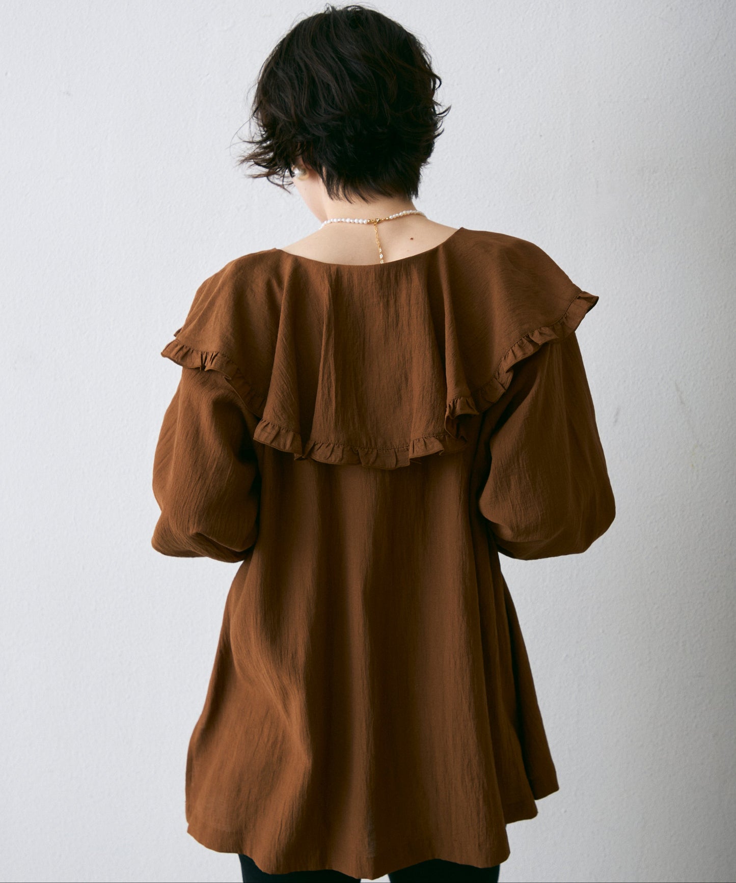 ラッフルカラーフリルブラウス