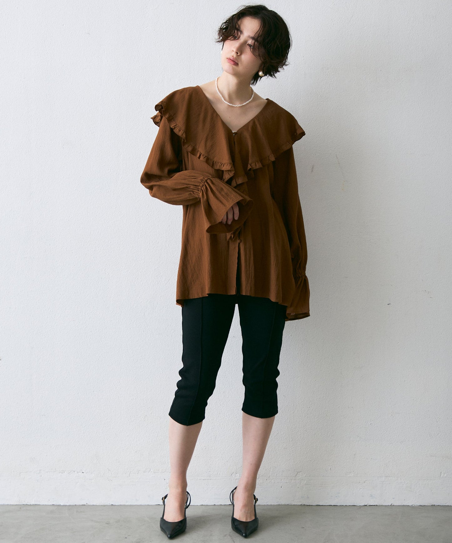 ラッフルカラーフリルブラウス