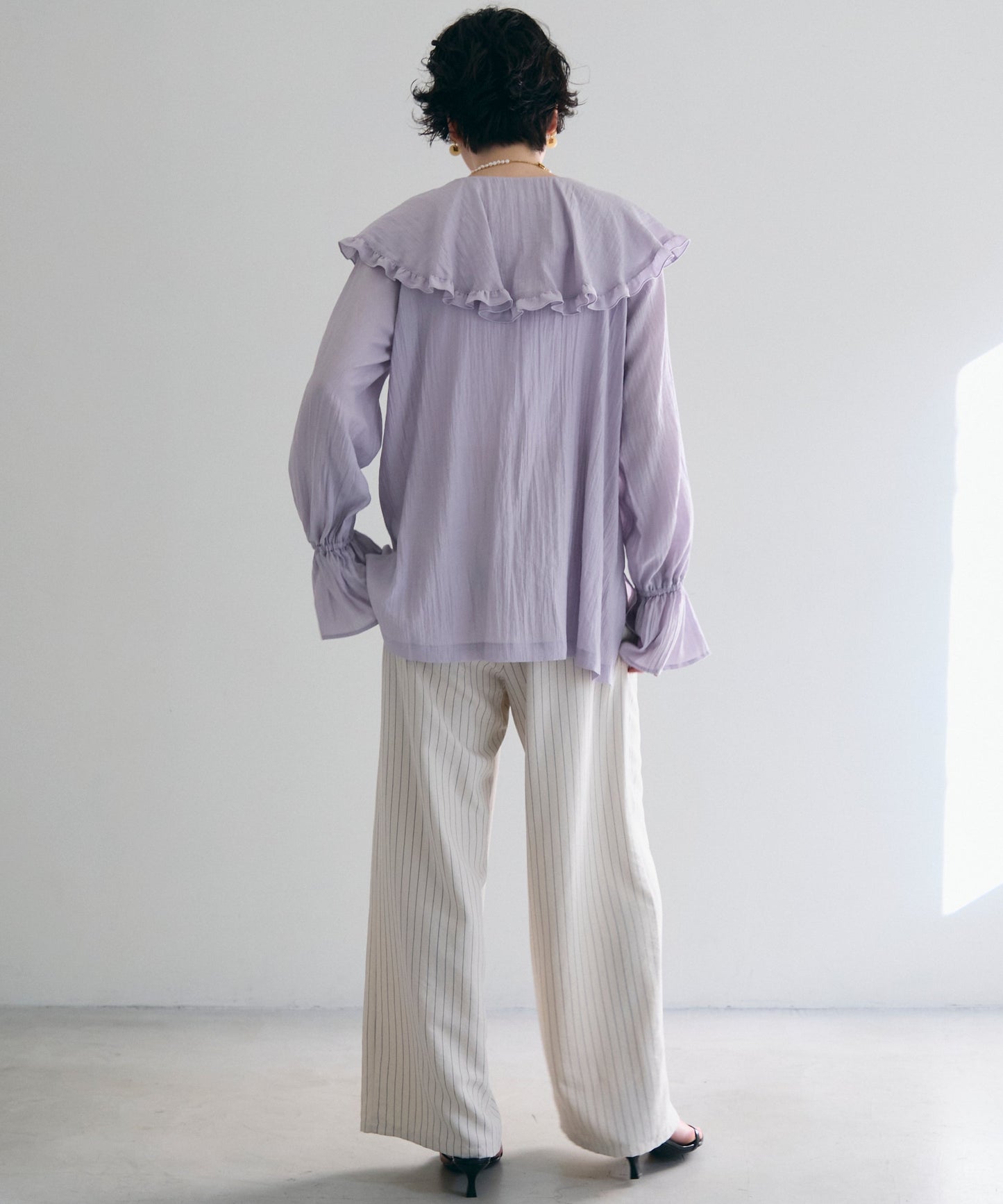 ラッフルカラーフリルブラウス