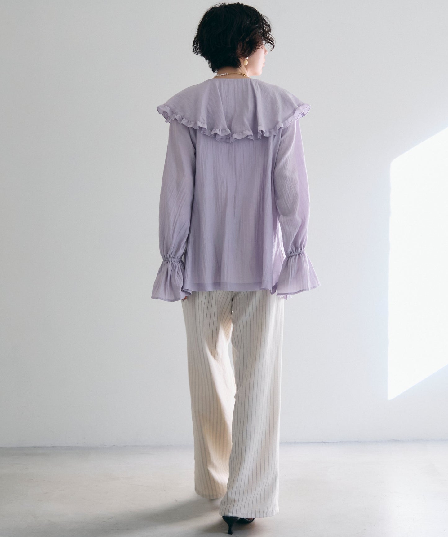 ラッフルカラーフリルブラウス