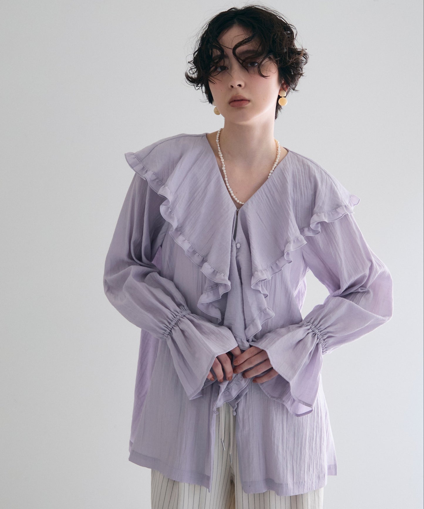 ラッフルカラーフリルブラウス