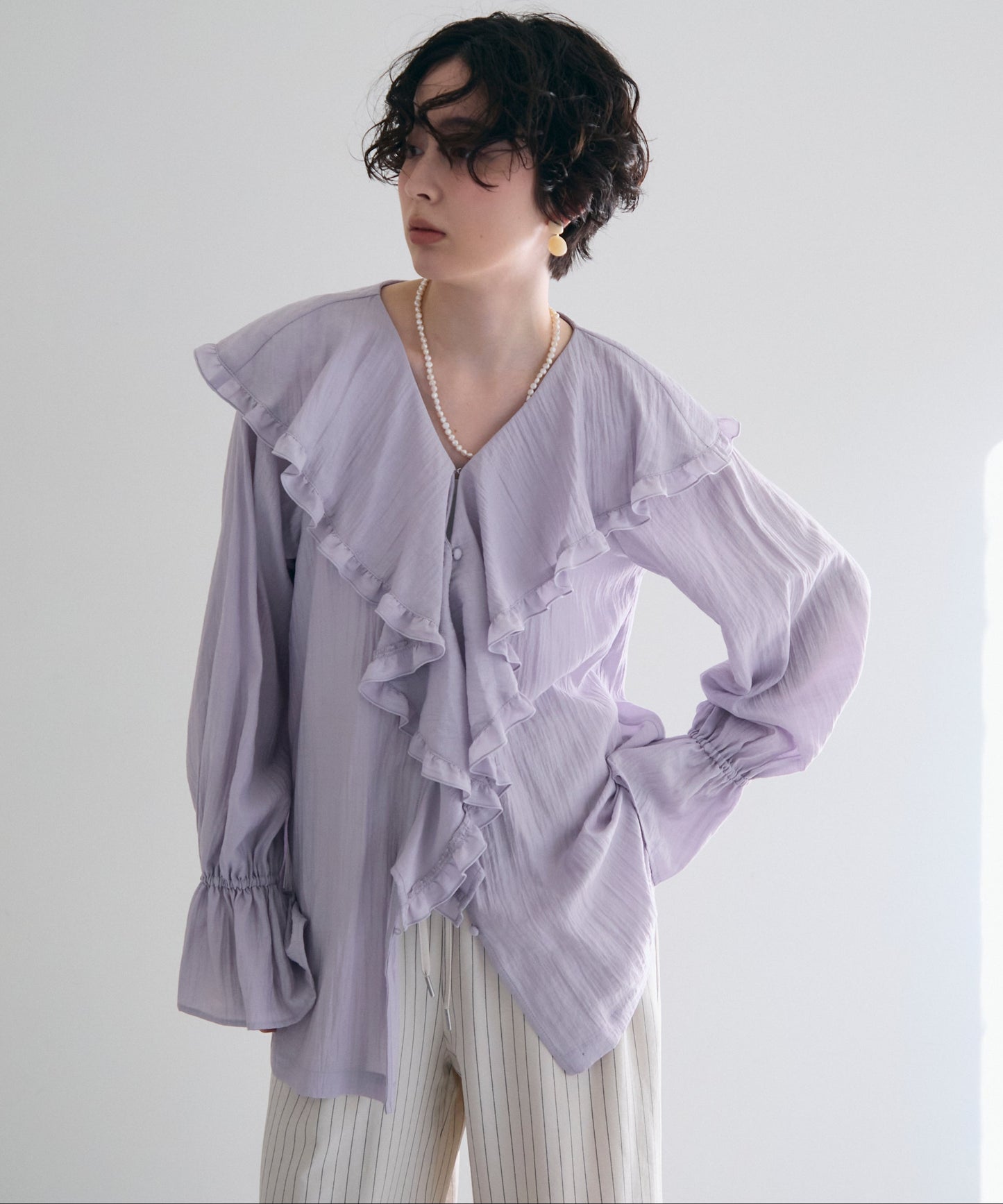 ラッフルカラーフリルブラウス