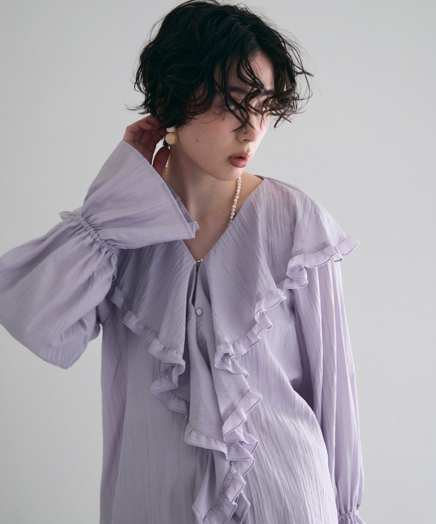 ラッフルカラーフリルブラウス