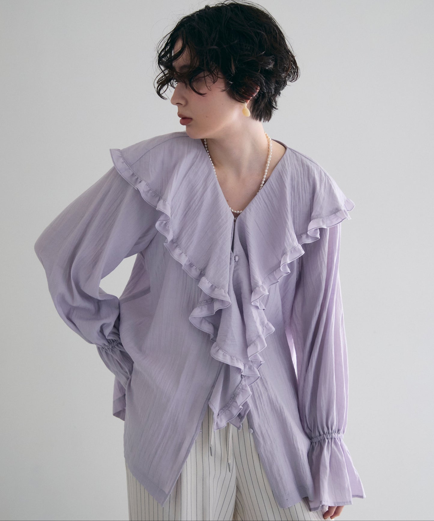 ラッフルカラーフリルブラウス