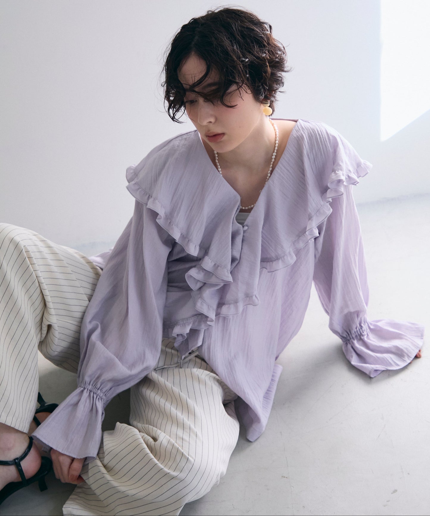 ラッフルカラーフリルブラウス