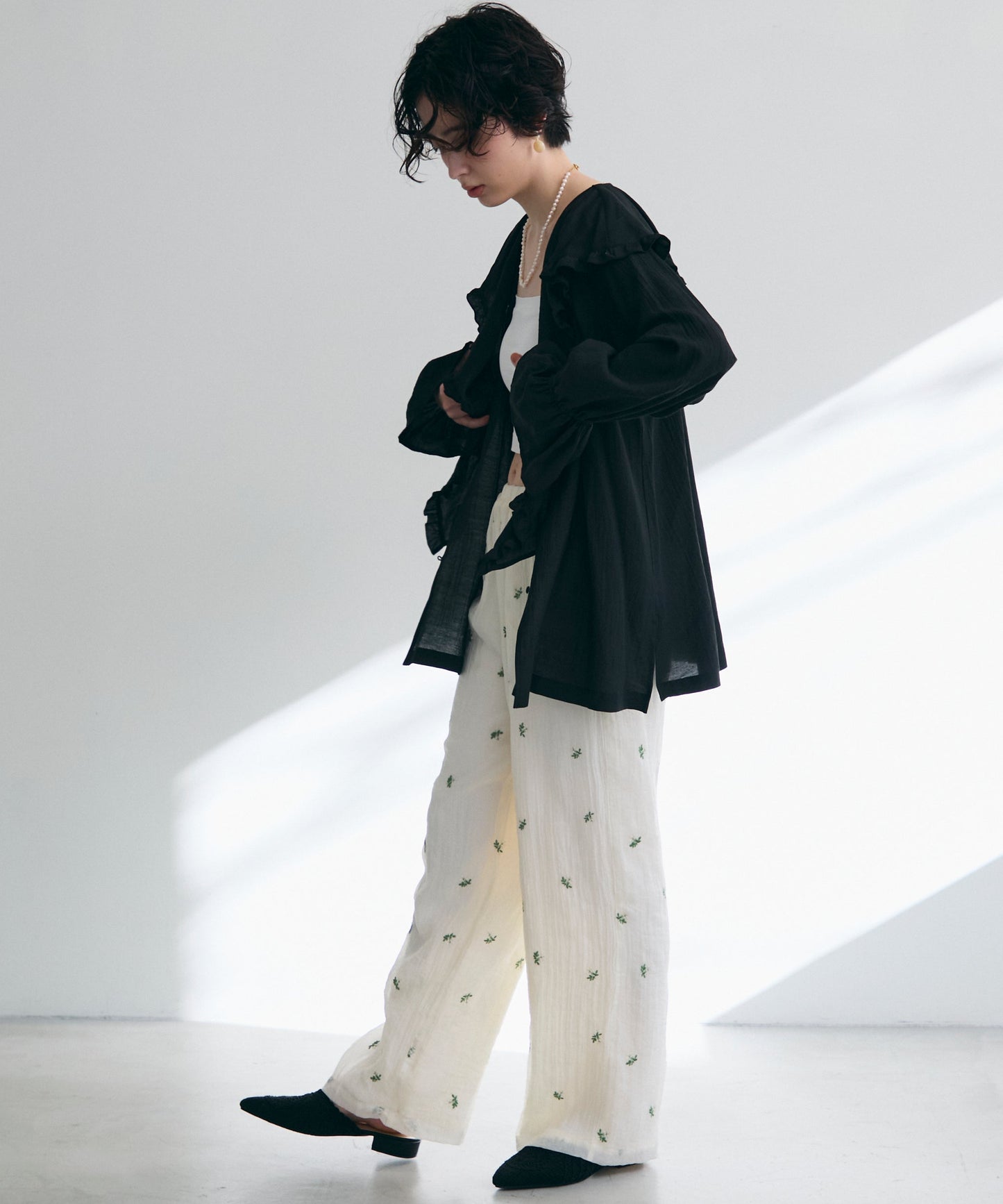 ラッフルカラーフリルブラウス