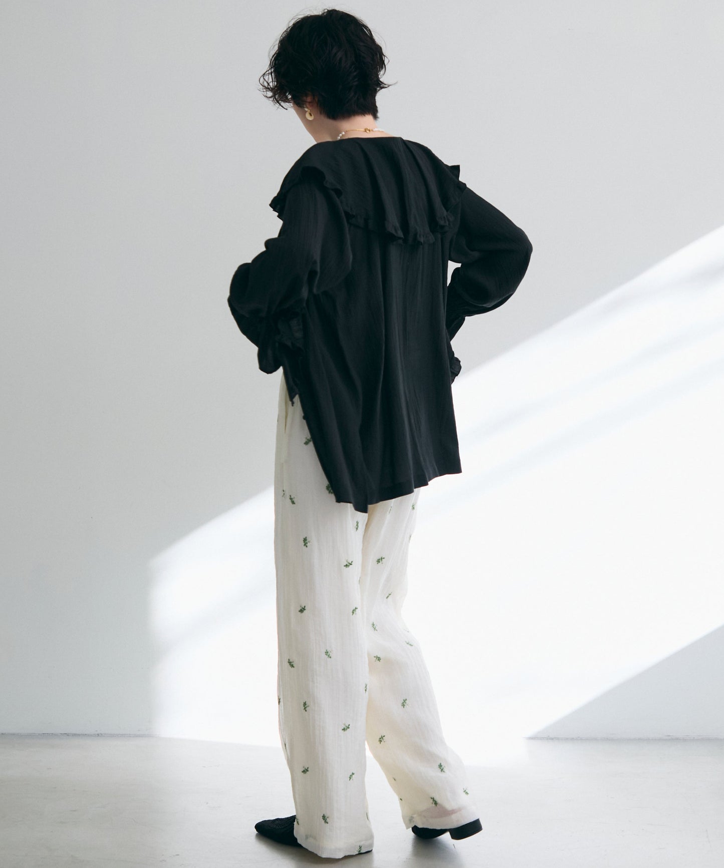 ラッフルカラーフリルブラウス