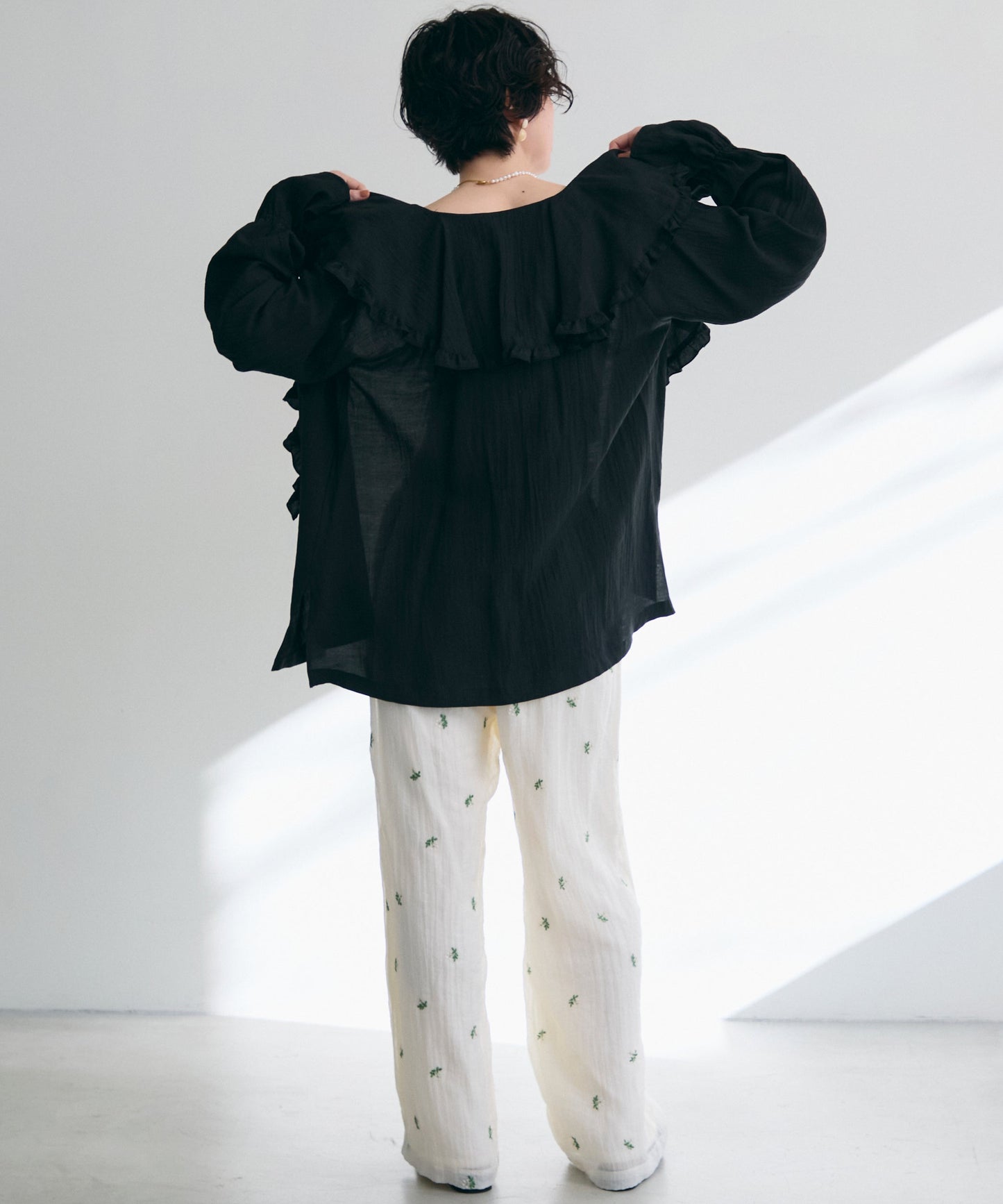 ラッフルカラーフリルブラウス