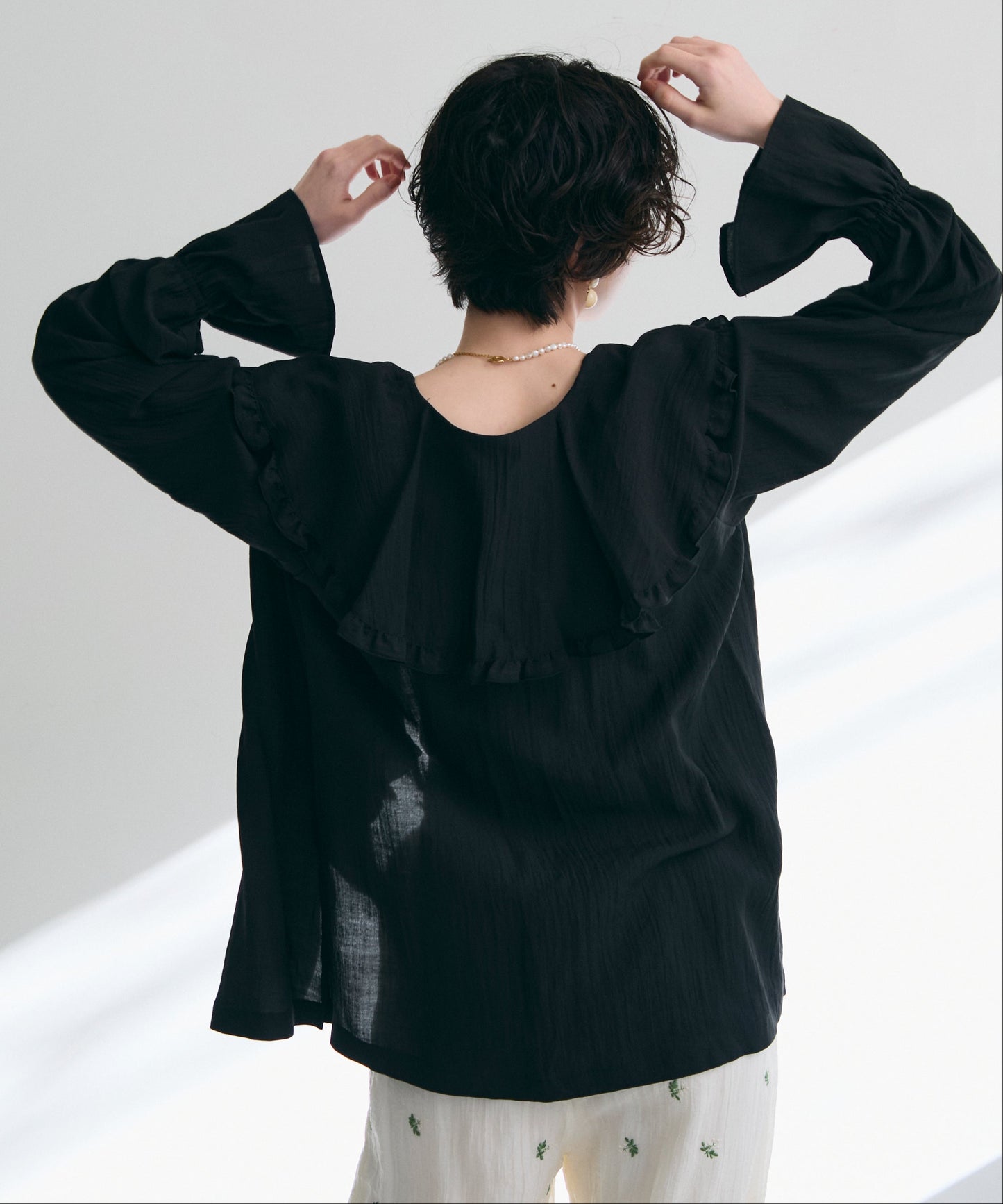 ラッフルカラーフリルブラウス