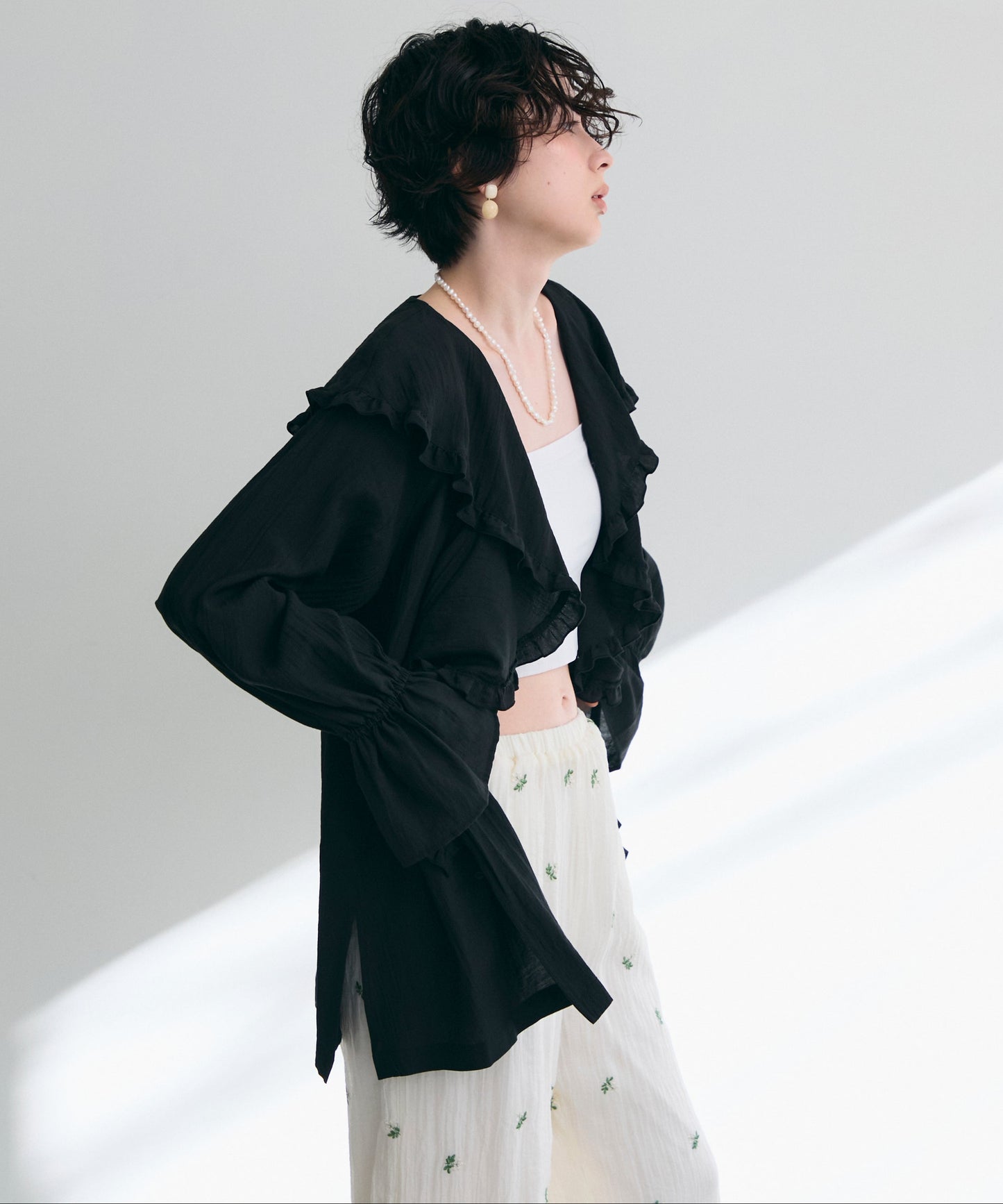 ラッフルカラーフリルブラウス