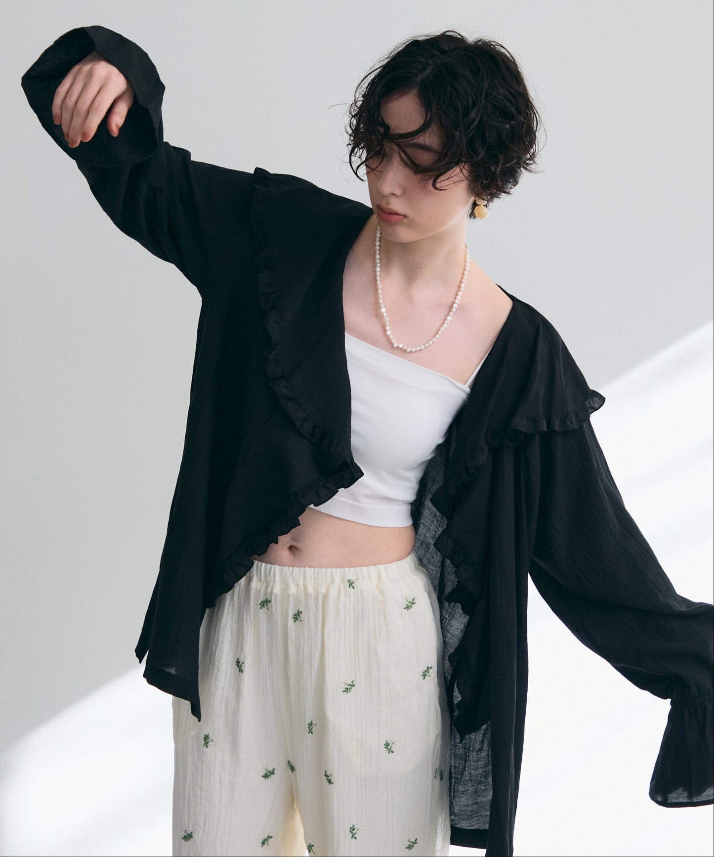 ラッフルカラーフリルブラウス