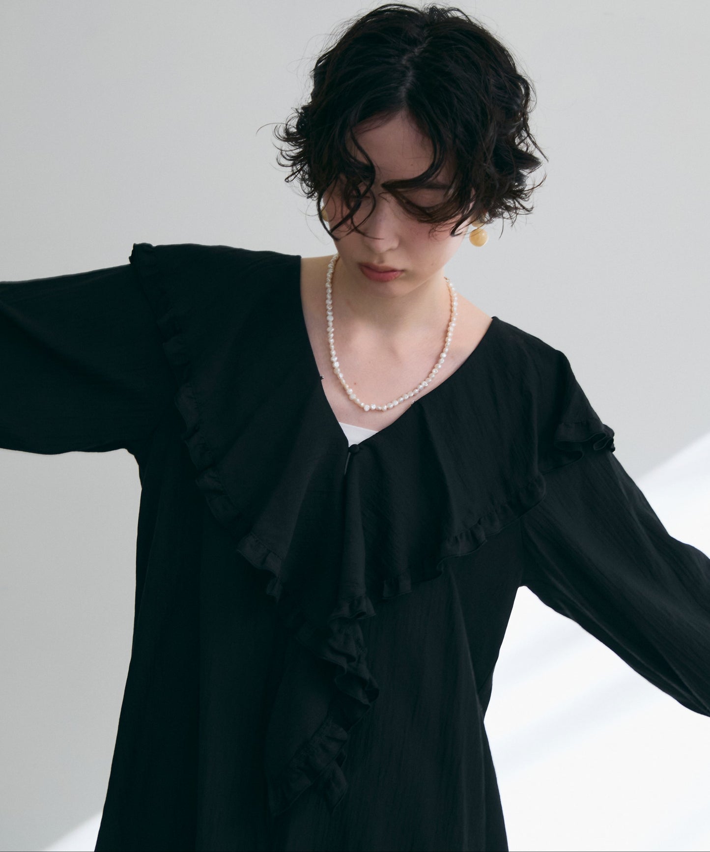 ラッフルカラーフリルブラウス