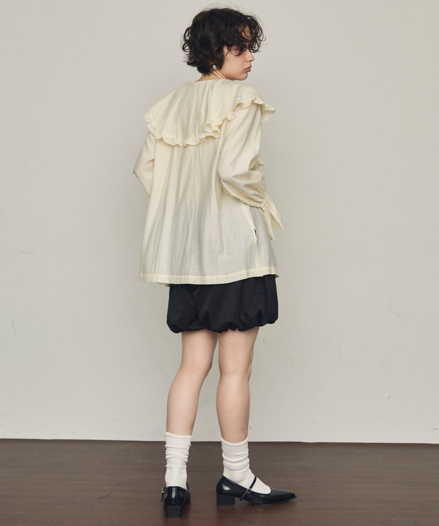 ラッフルカラーフリルブラウス