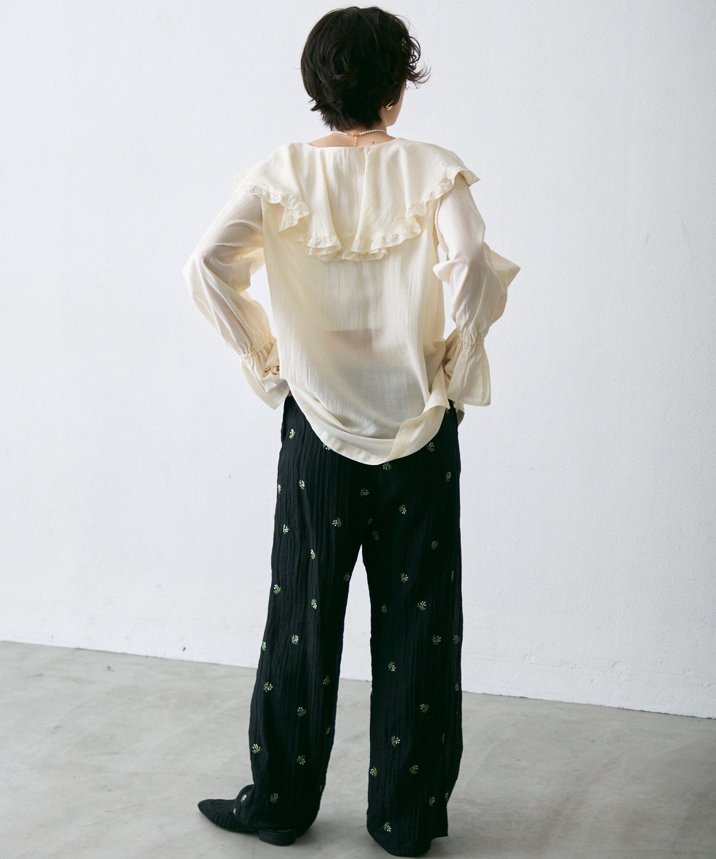 ラッフルカラーフリルブラウス