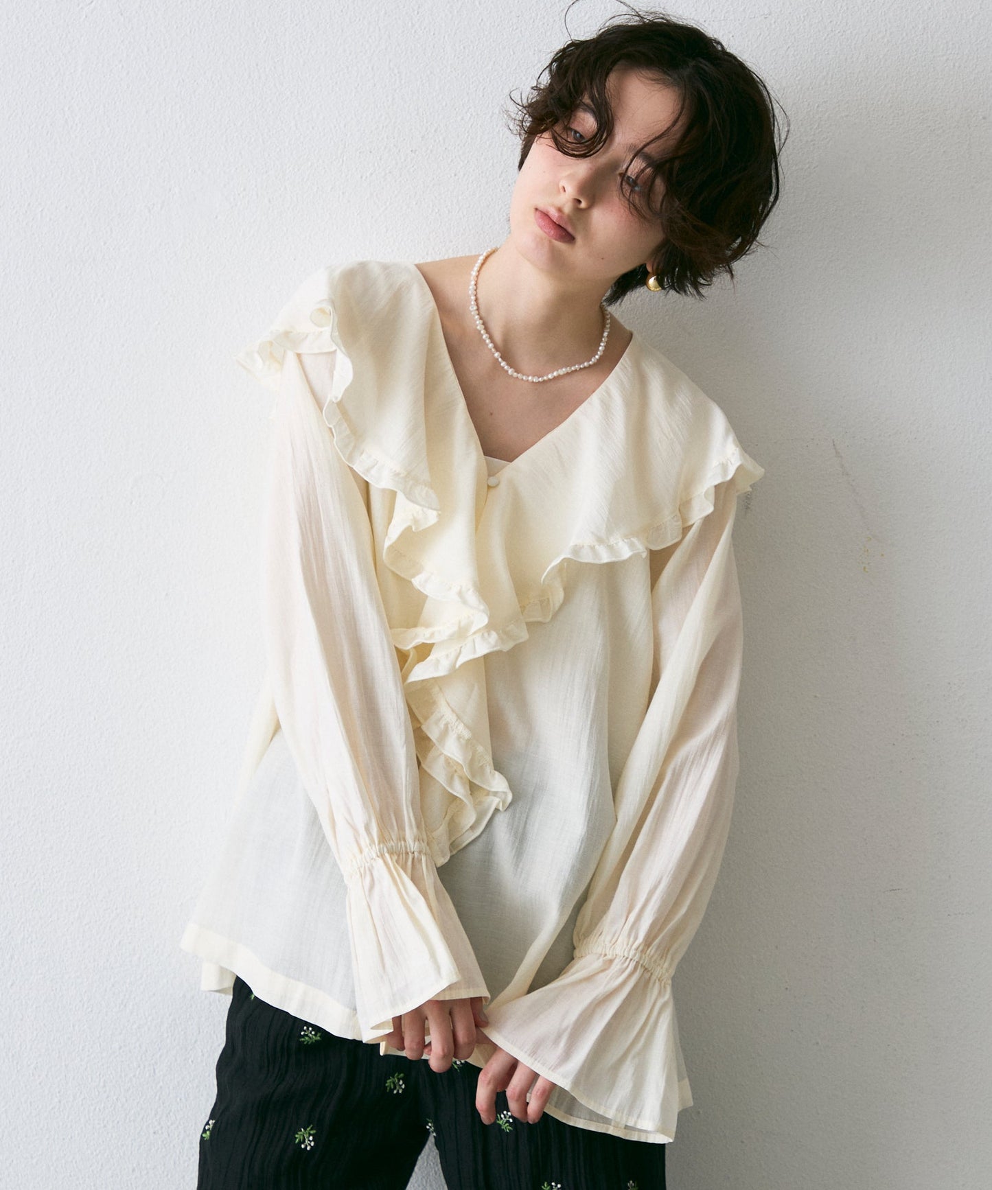 ラッフルカラーフリルブラウス