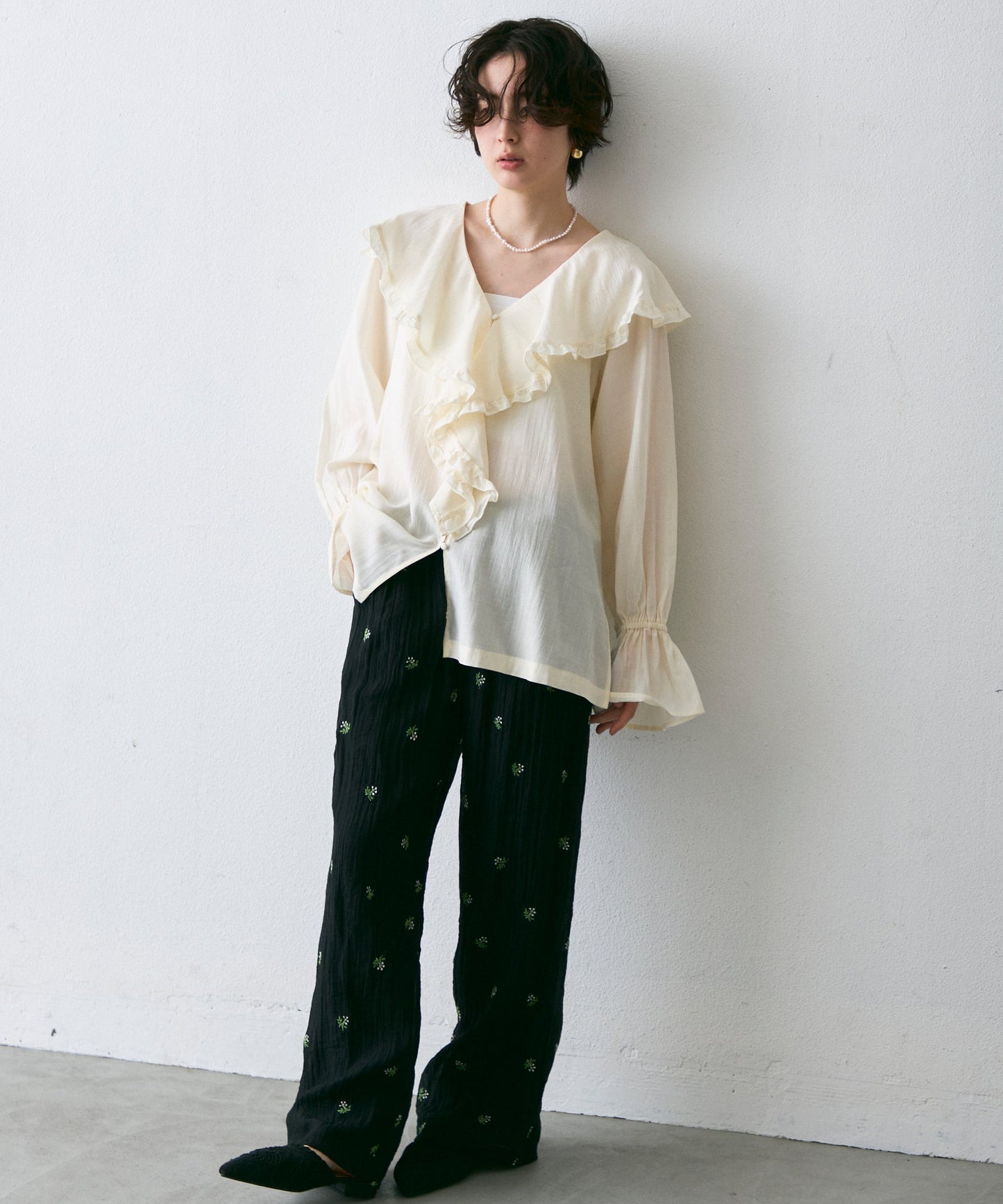 ラッフルカラーフリルブラウス