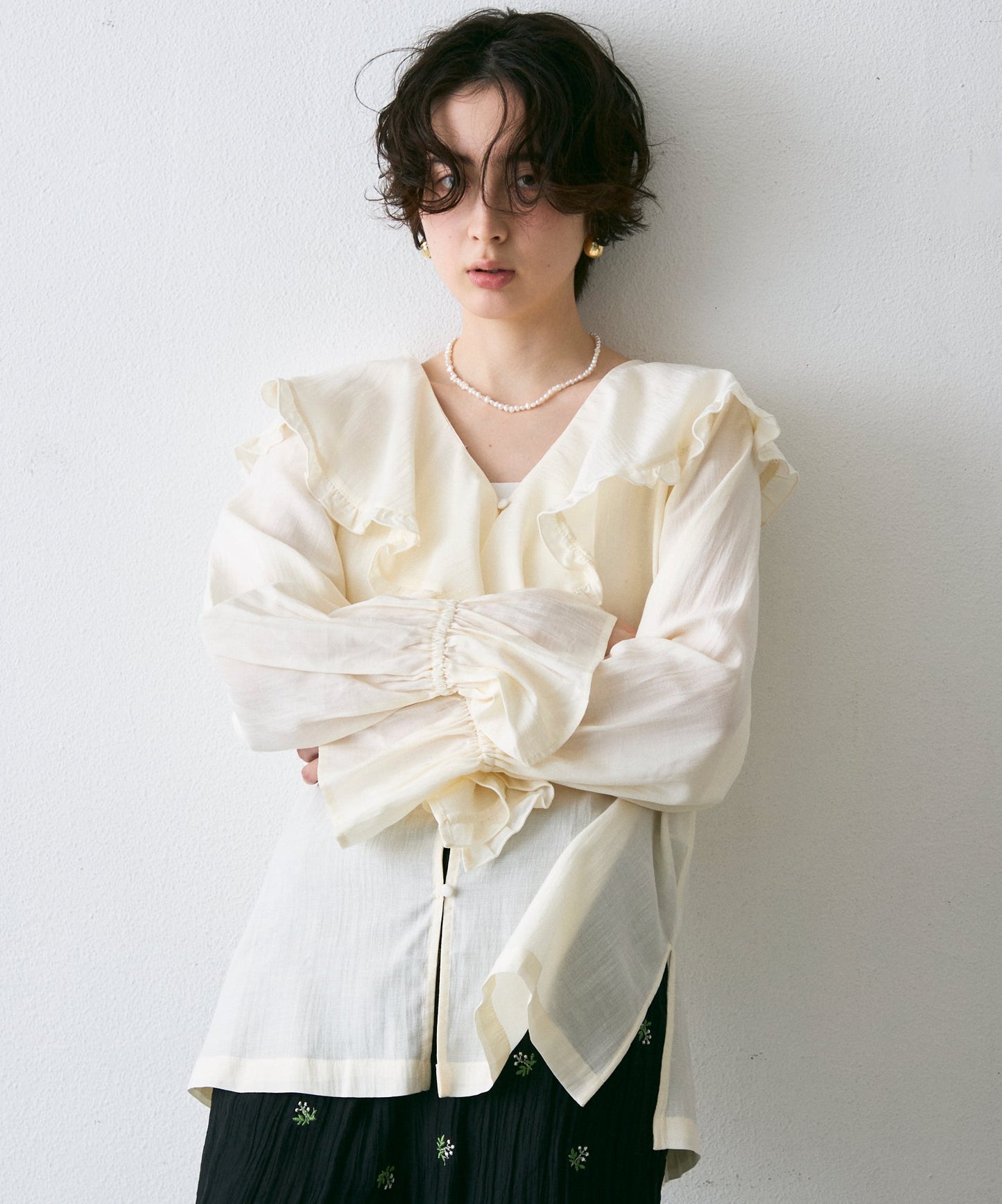 ラッフルカラーフリルブラウス