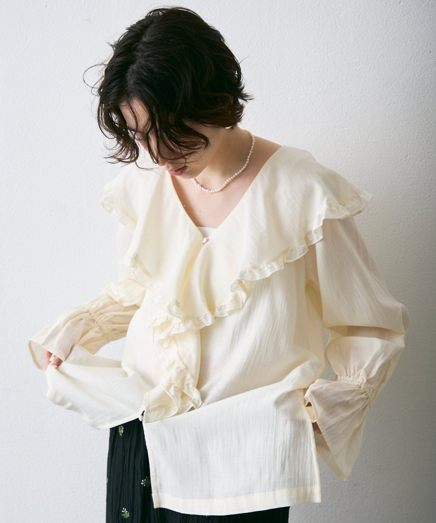 ラッフルカラーフリルブラウス