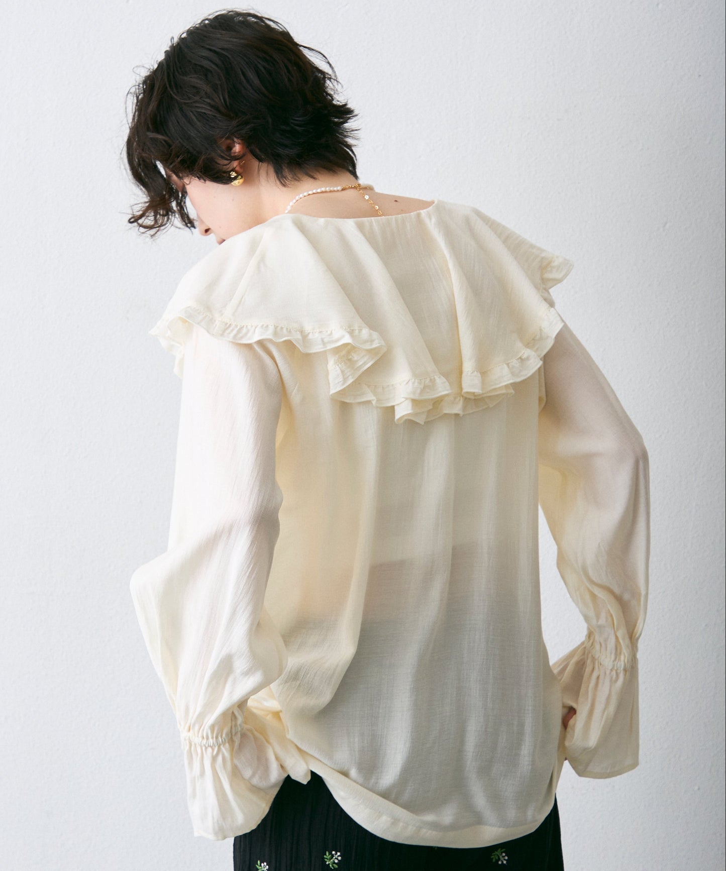 ラッフルカラーフリルブラウス