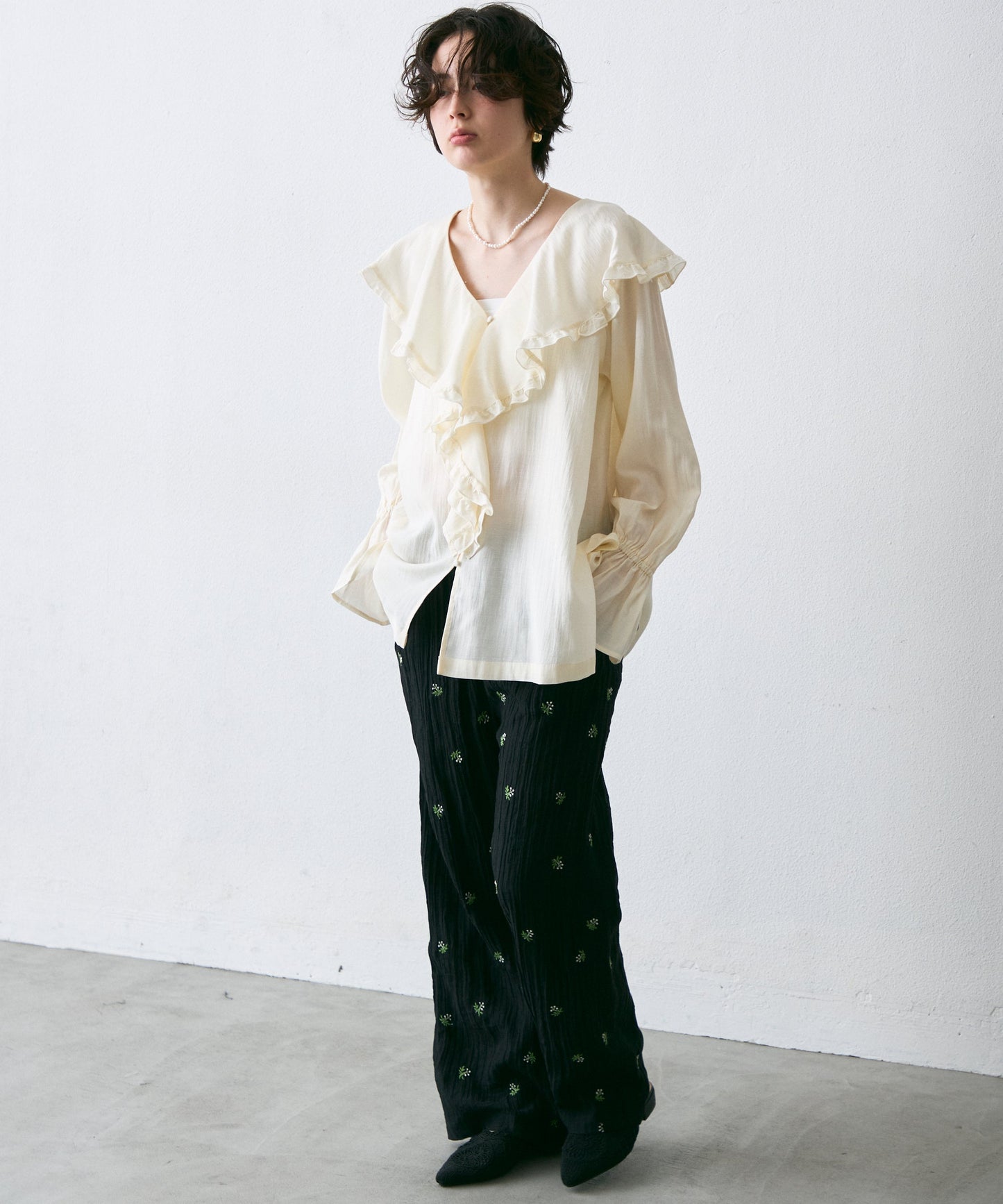 ラッフルカラーフリルブラウス