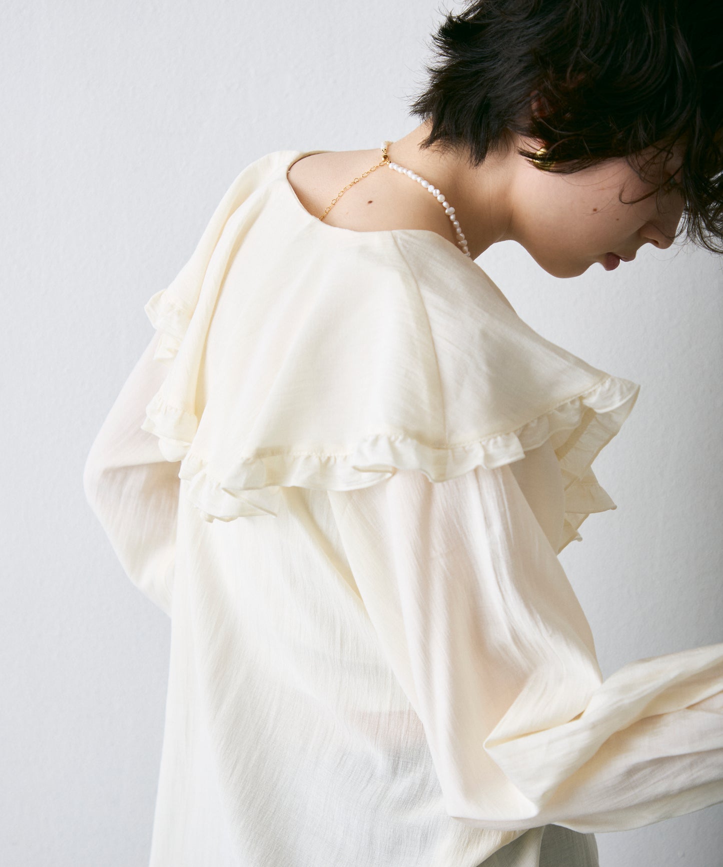 ラッフルカラーフリルブラウス