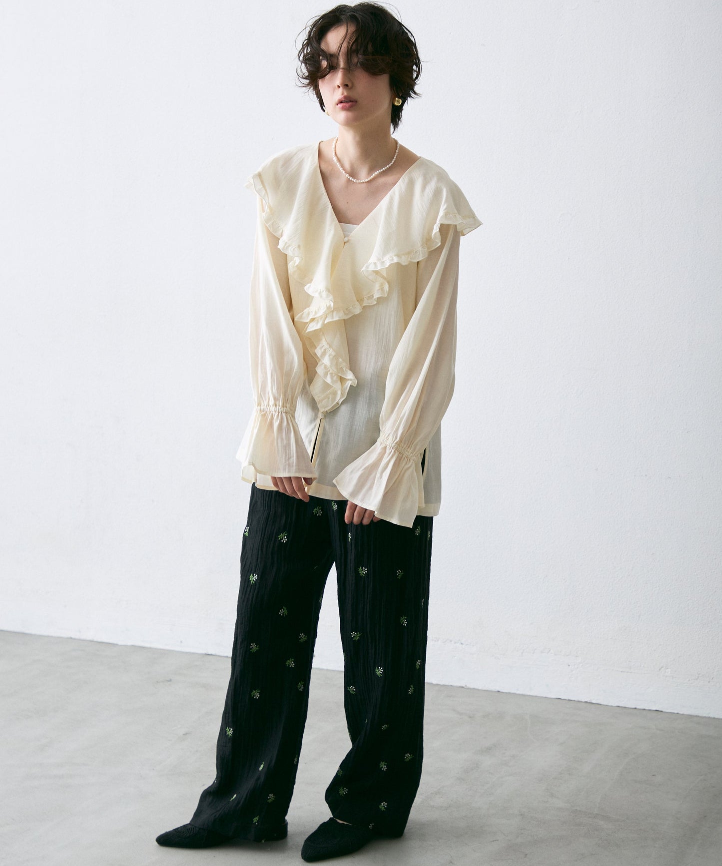 ラッフルカラーフリルブラウス