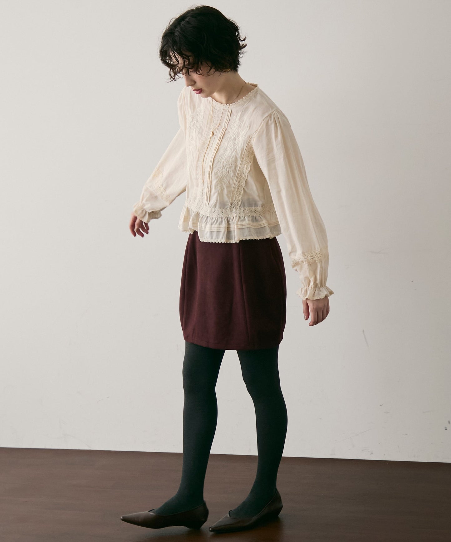 フォークロア刺繍フリルヘムブラウス