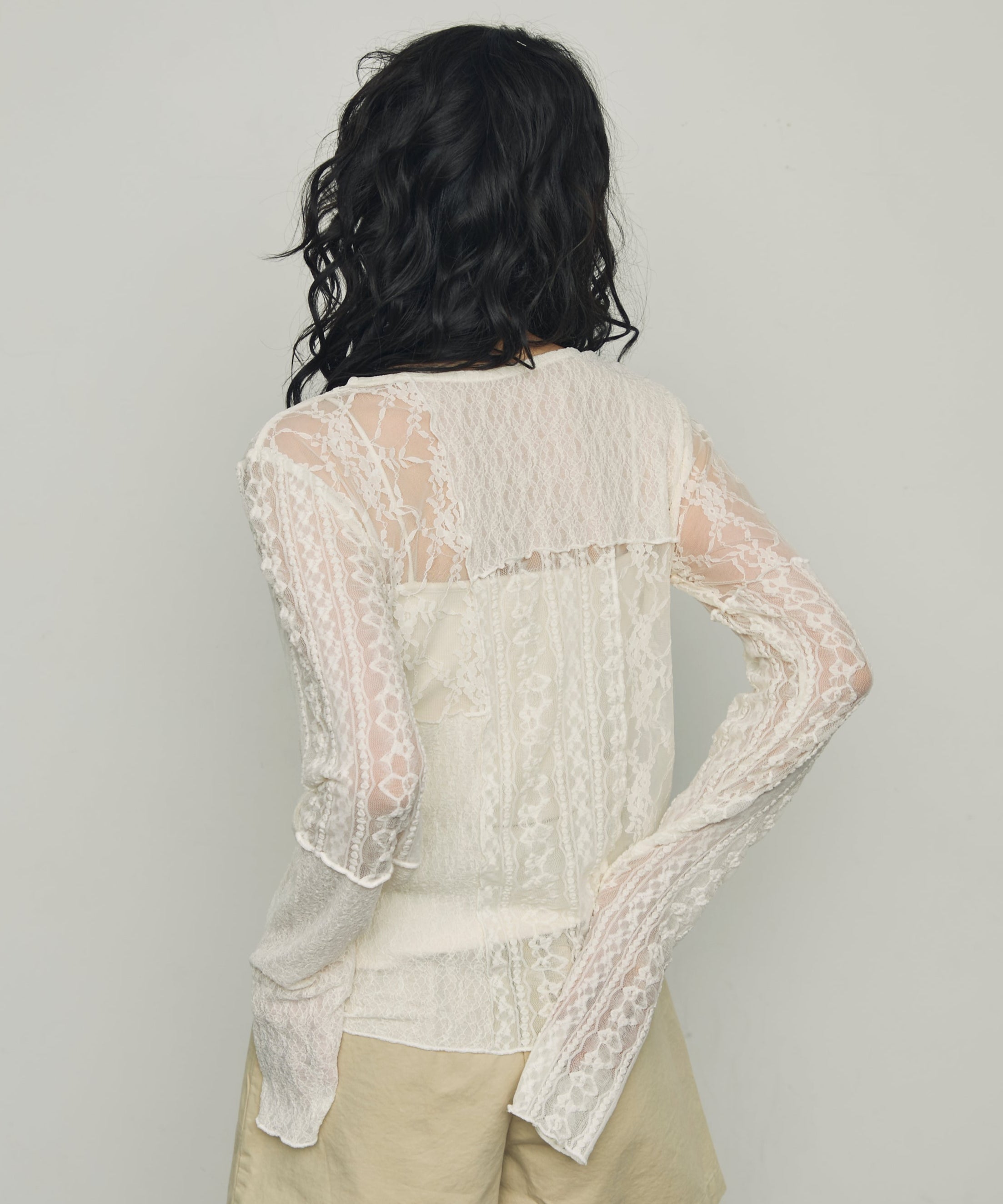 ハグオーワー⭐︎ カットワークレースパッチワークシャツ新品 レースパッチワークプルオーバー | Trish